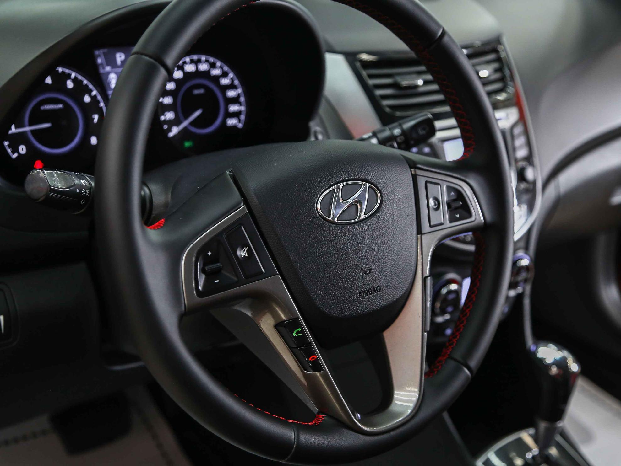 Hyundai Solaris 2012, красный, ДЦ Орехово