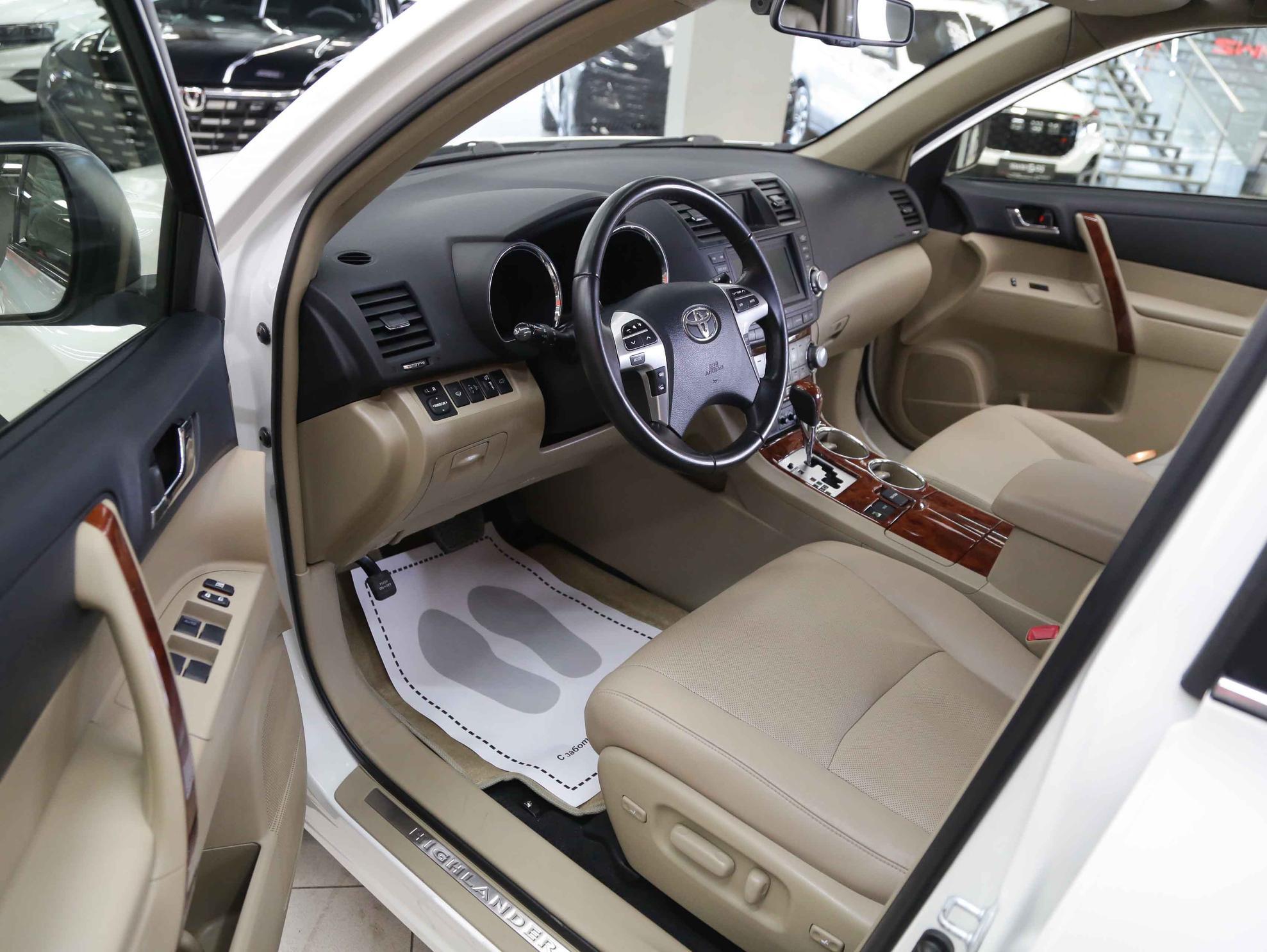 Toyota Highlander 2012, белый, ДЦ Орехово