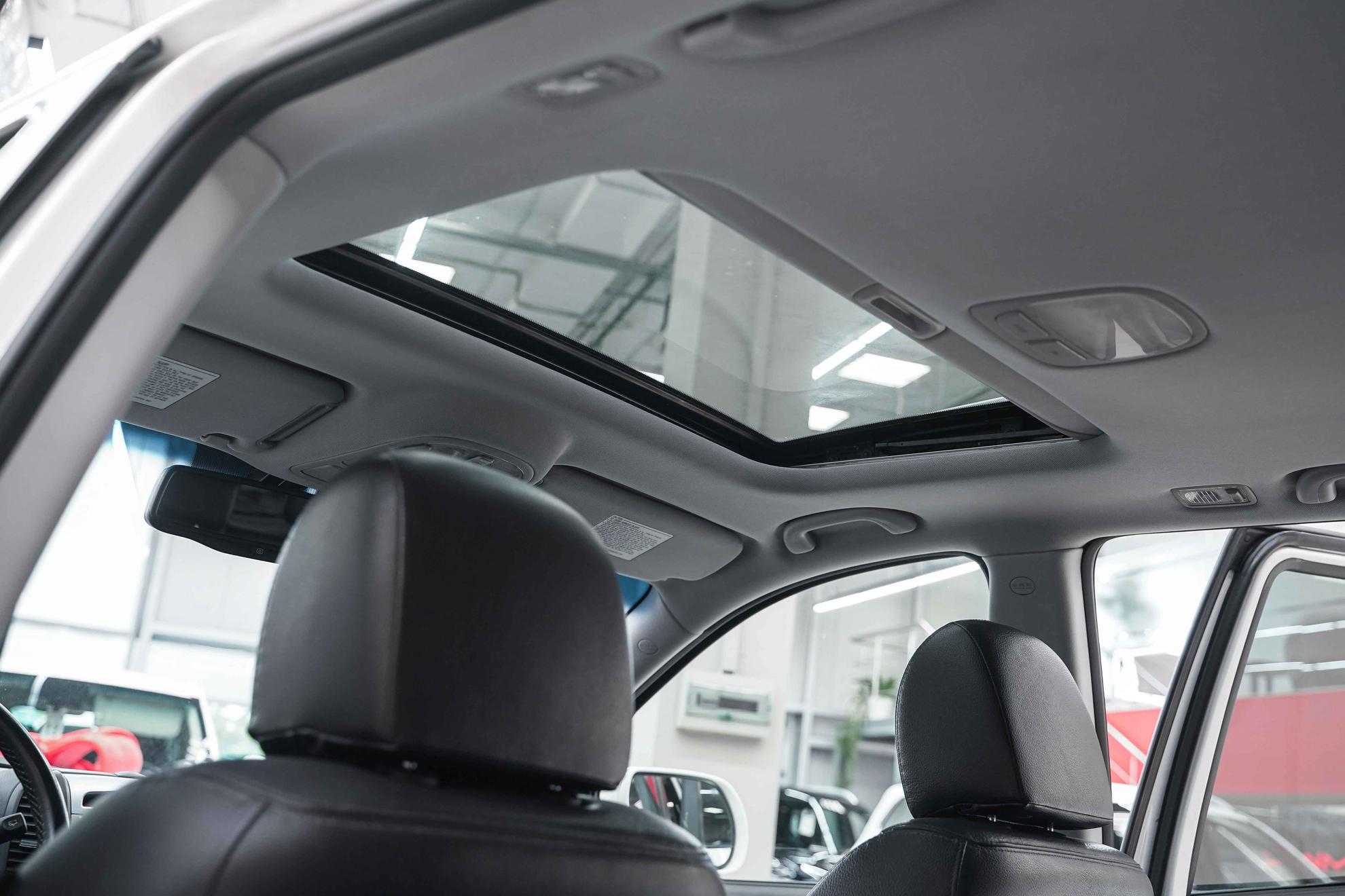 Hyundai Santa Fe 2010, белый, ДЦ Орехово