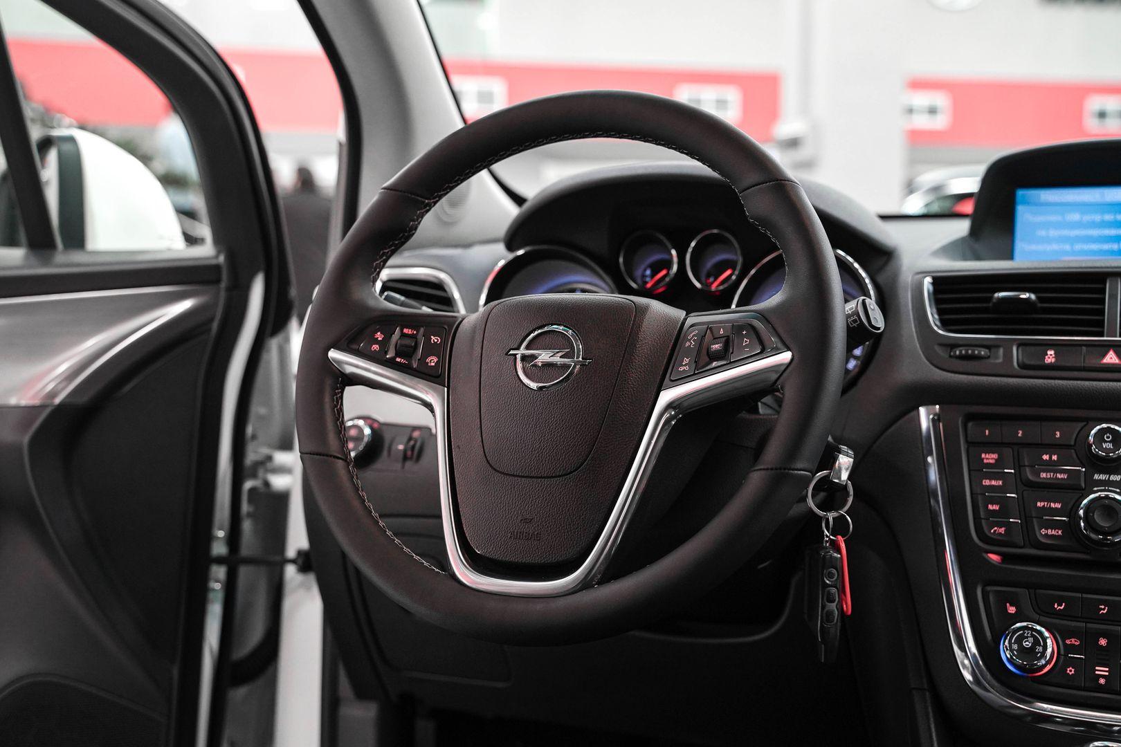Opel Mokka 2013, белый, ДЦ Орехово