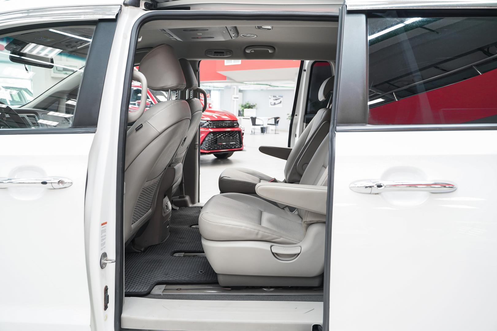 Kia Carnival 2019, белый, ДЦ Орехово