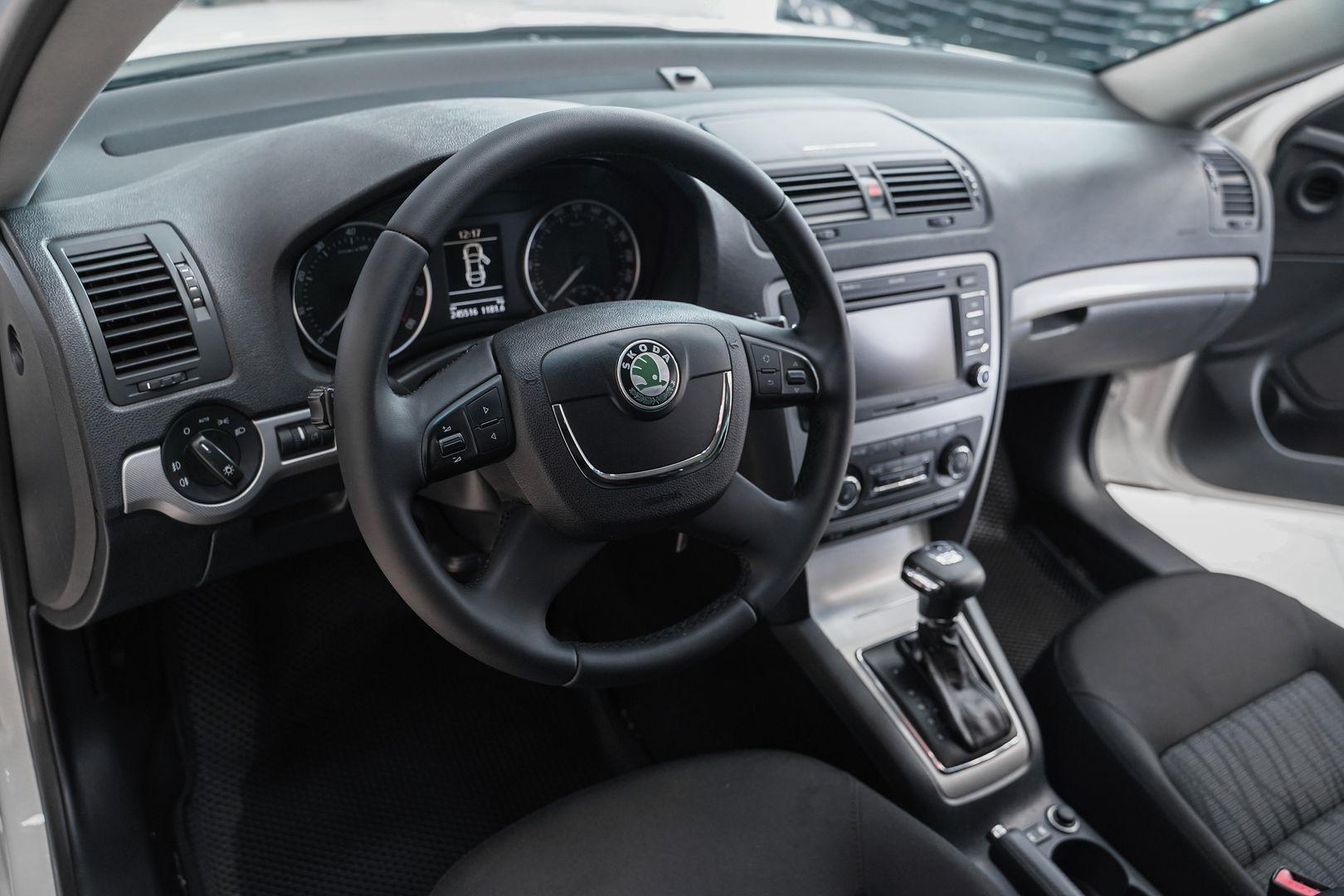 Skoda Octavia 2011, белый, ДЦ Орехово