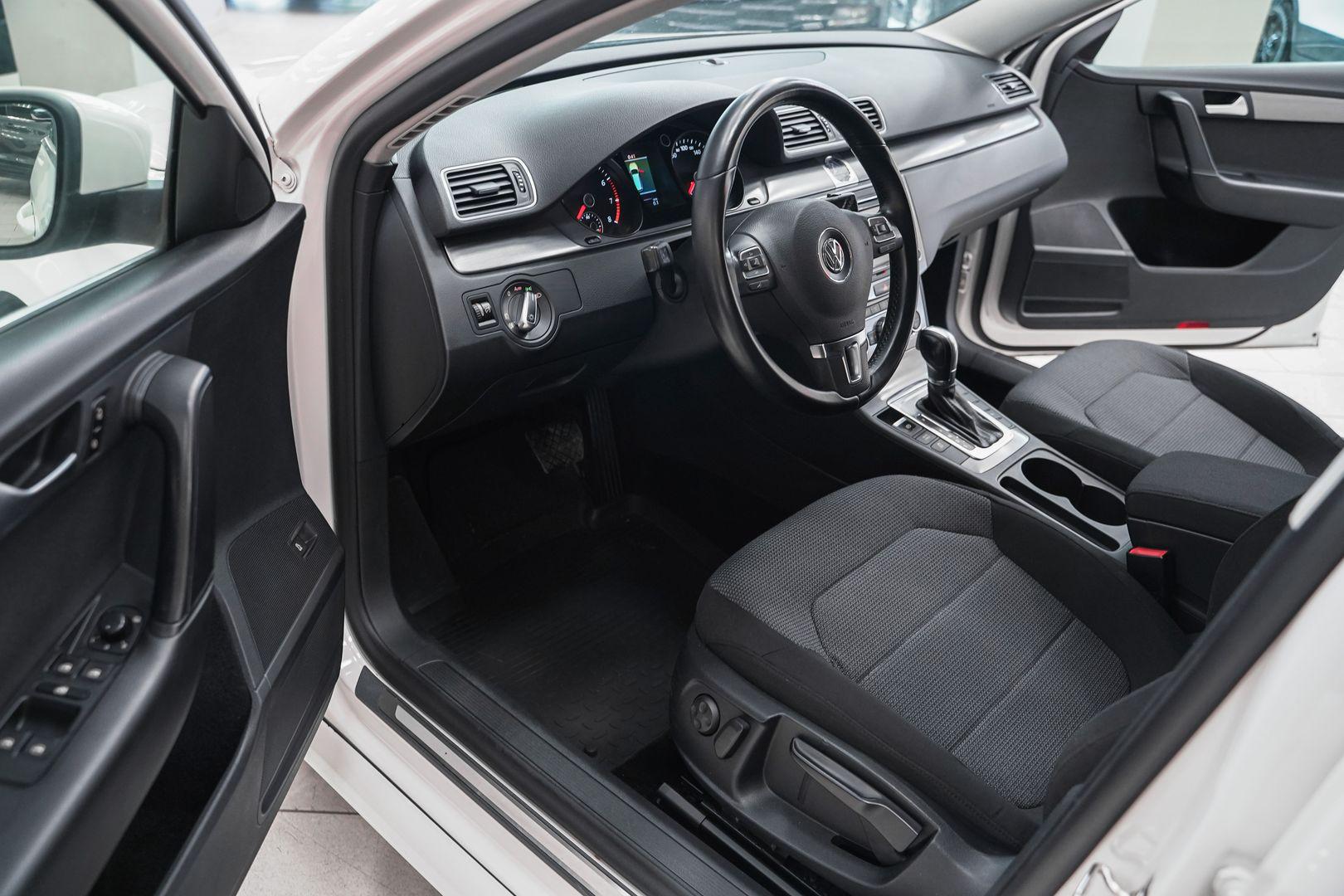 Volkswagen Passat 2013, белый, ДЦ Орехово