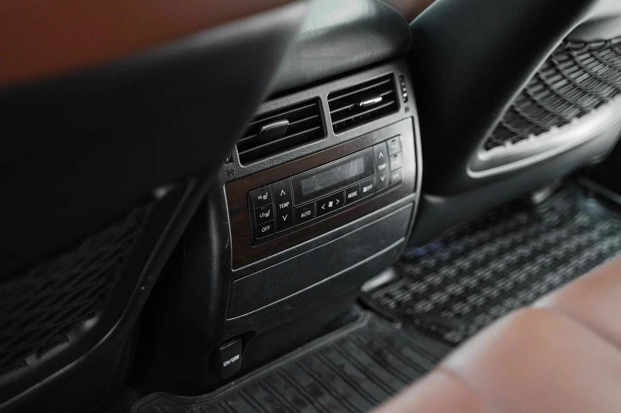 Toyota Land Cruiser 2015, белый, ДЦ Орехово