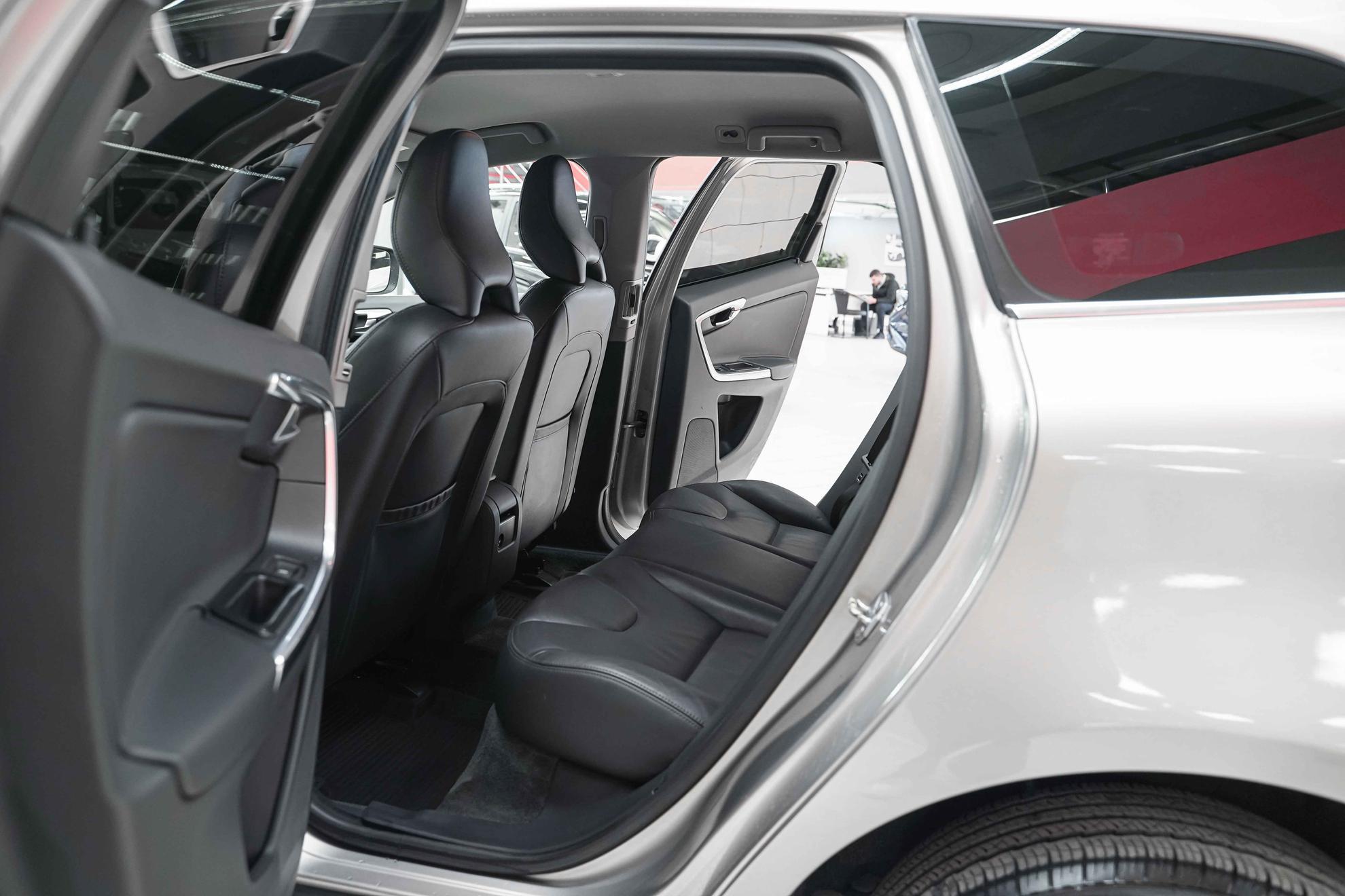 Volvo XC60 2014, бежевый, ДЦ Орехово