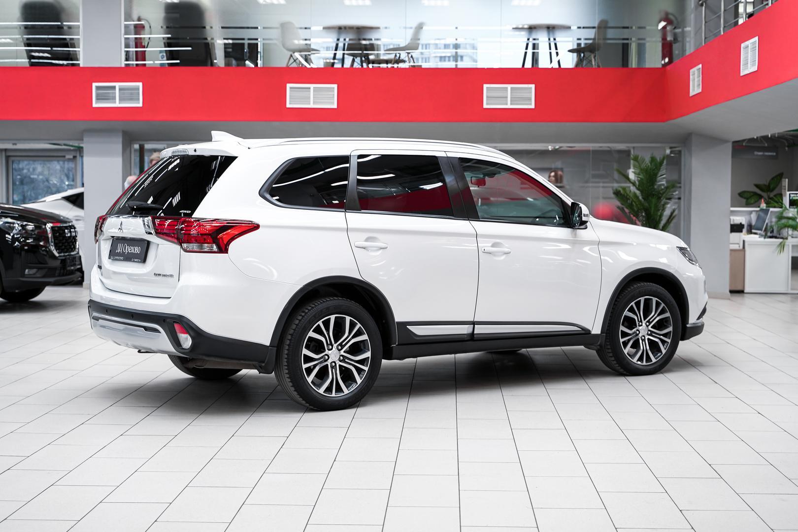 Mitsubishi Outlander 2019, белый, ДЦ Орехово