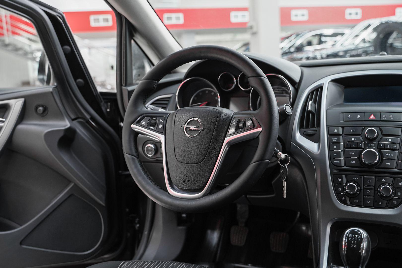 Opel Astra 2013, коричневый, ДЦ Орехово
