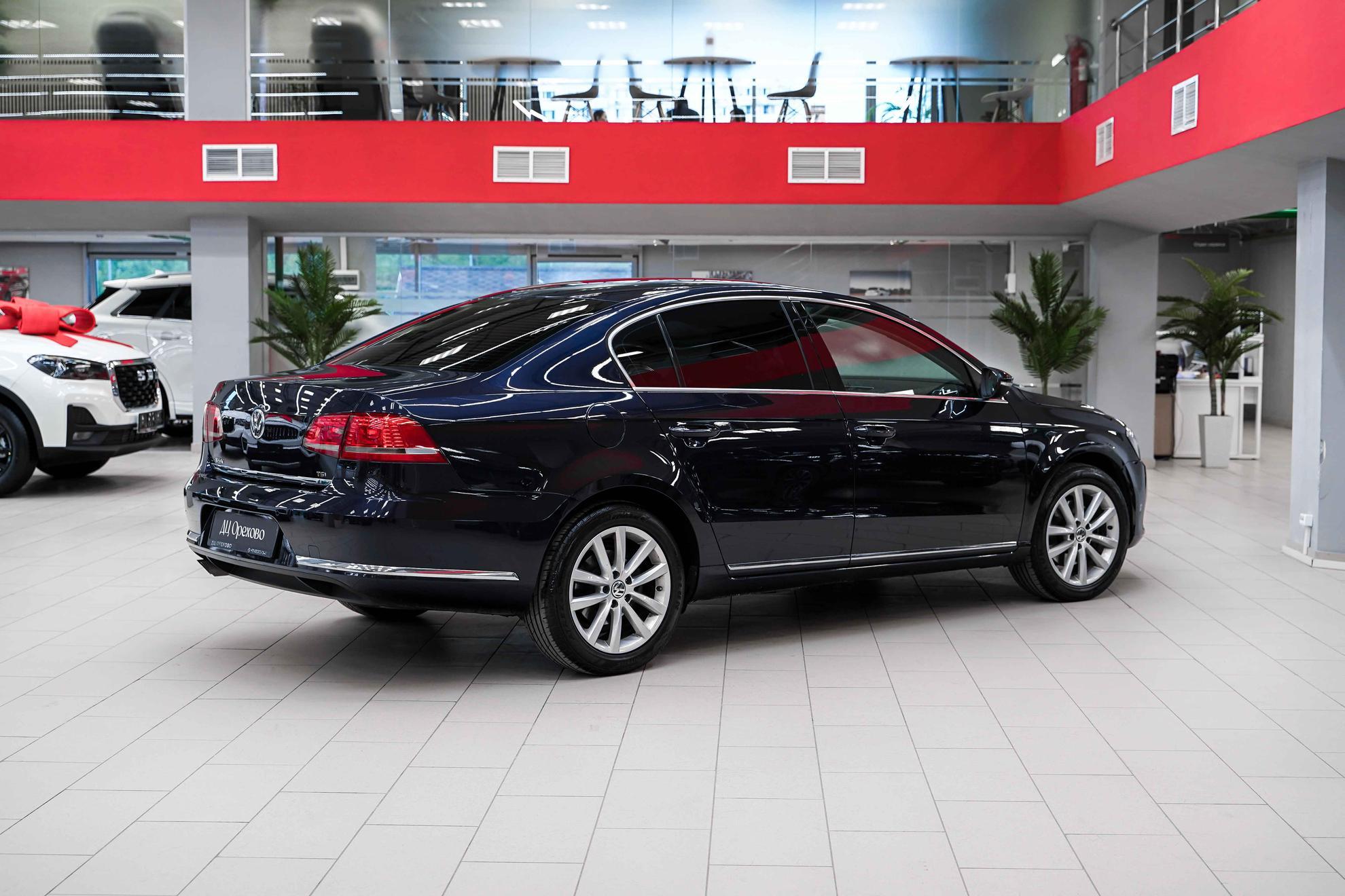 Volkswagen Passat 2014, синий, ДЦ Орехово