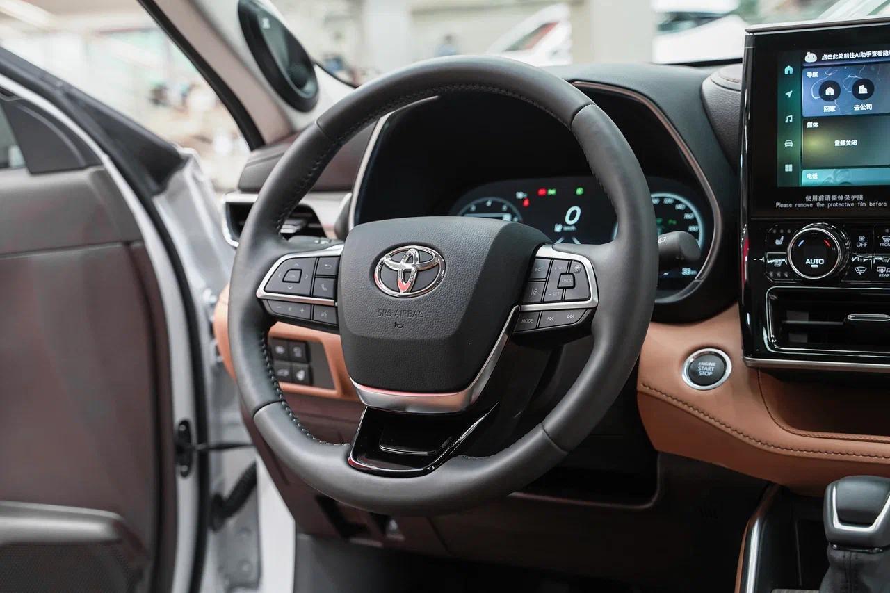 Toyota Highlander 2025, белый, ДЦ Орехово
