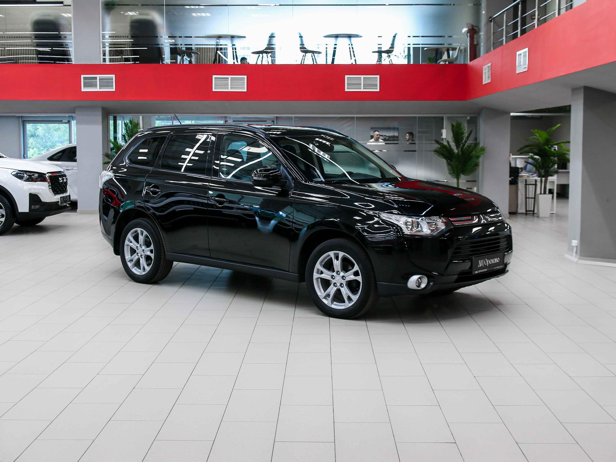Mitsubishi Outlander 2013, черный, ДЦ Орехово