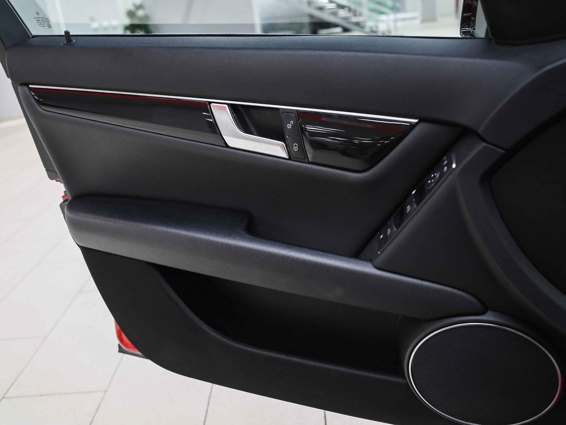 Mercedes-Benz C-Класс 2011, красный, ДЦ Орехово