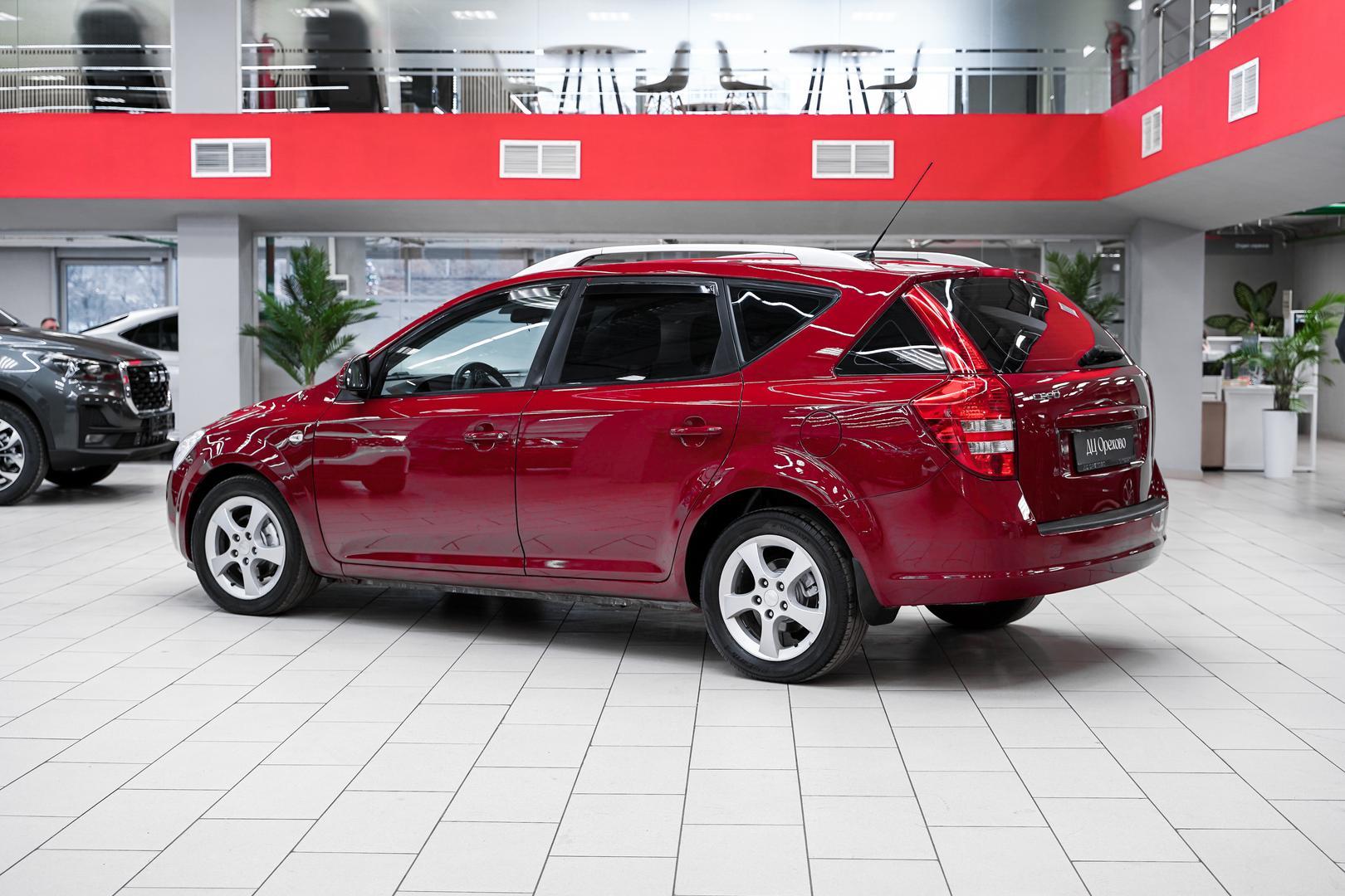 Kia Ceed 2008, красный, ДЦ Орехово
