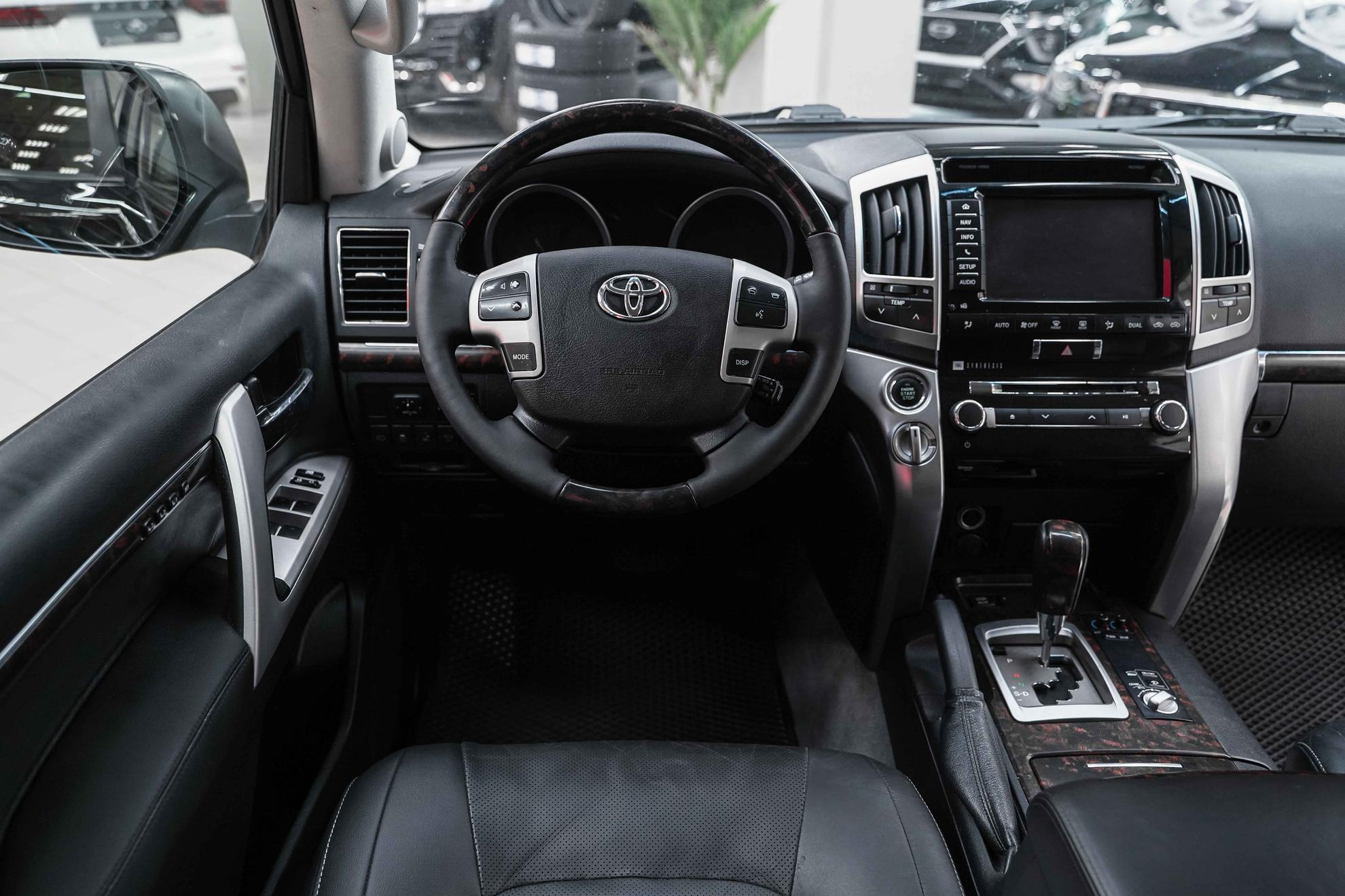 Toyota Land Cruiser 2014, черный, ДЦ Орехово