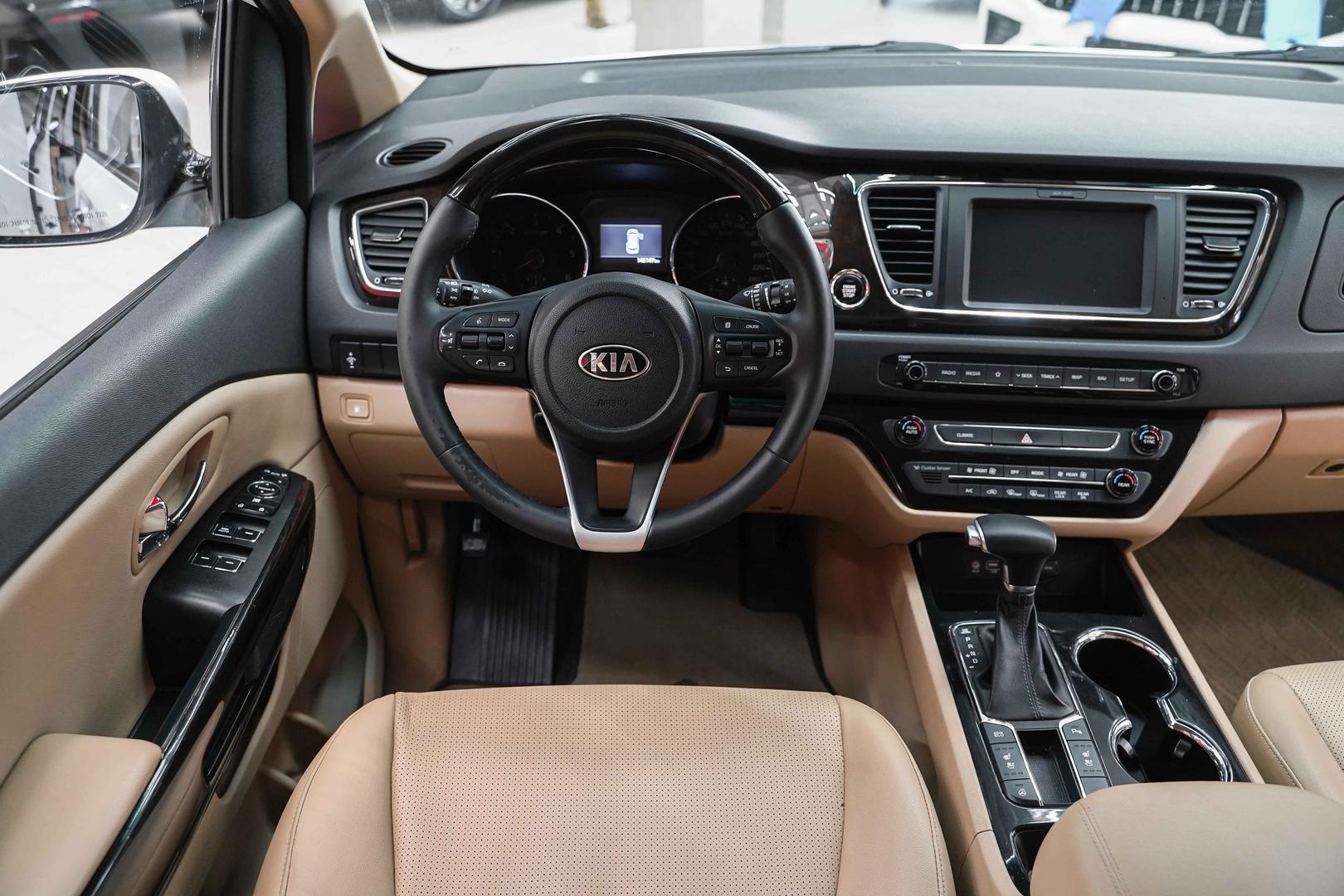 Kia Carnival 2018, белый, ДЦ Орехово