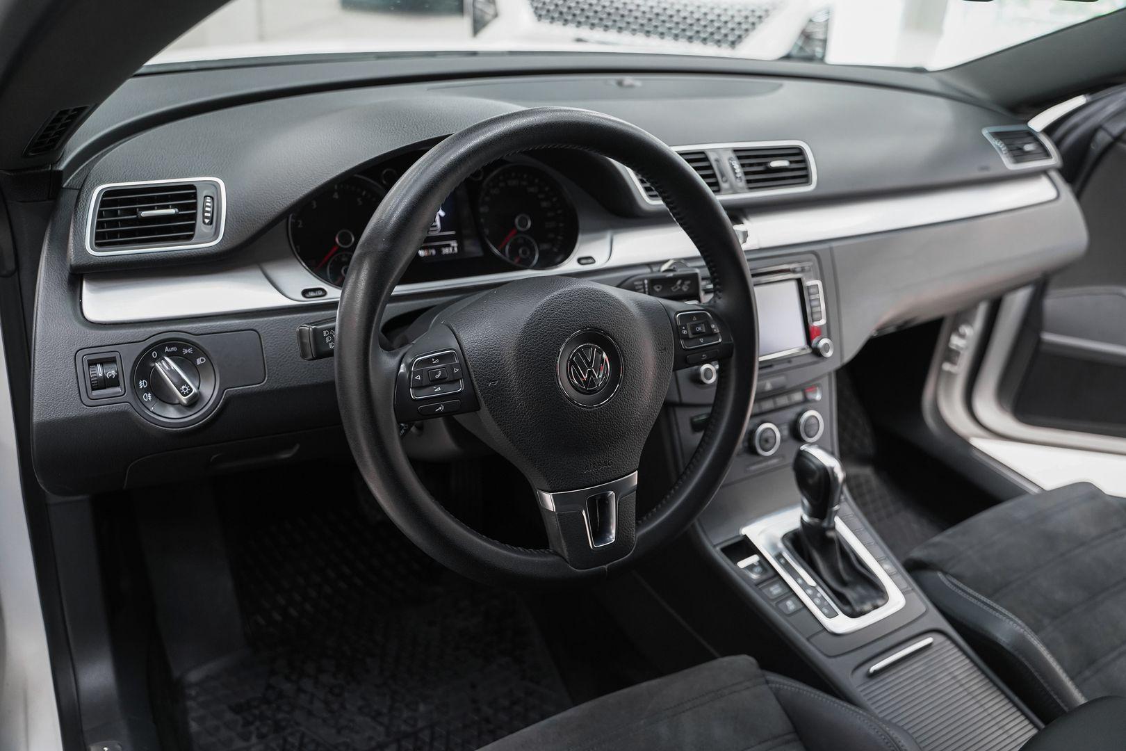Volkswagen Passat CC 2013, белый, ДЦ Орехово