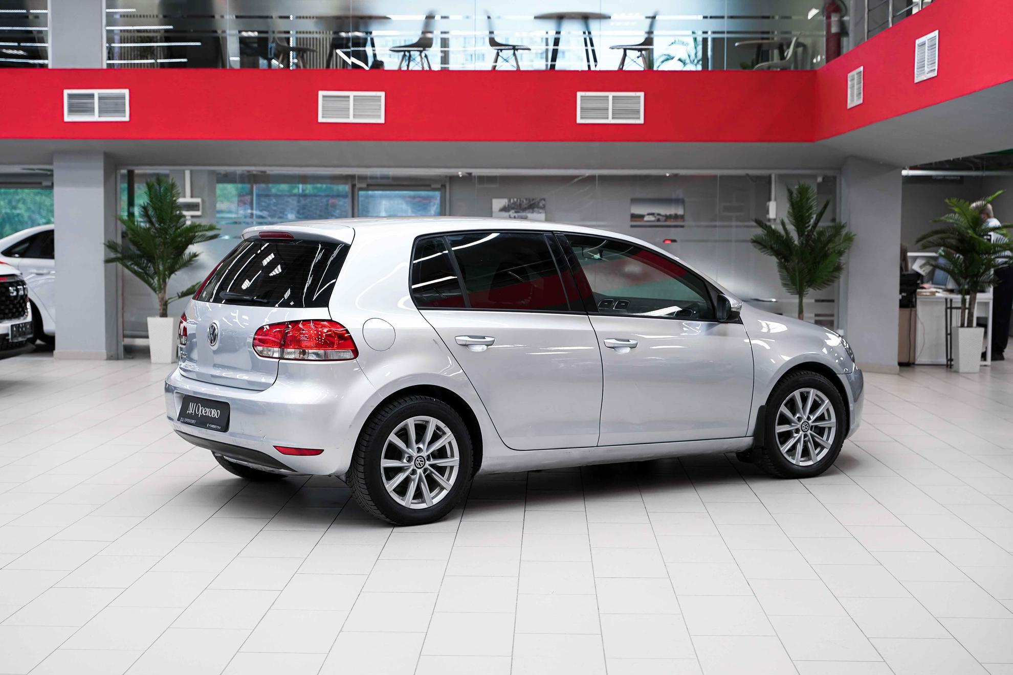 Volkswagen Golf 2012, серебряный, ДЦ Орехово