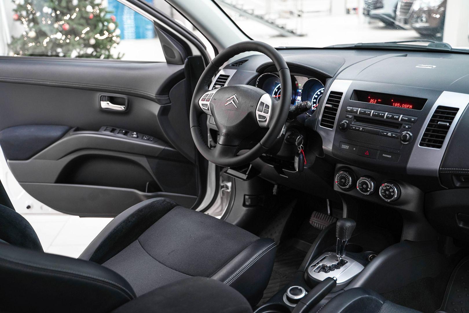 Citroen C-Crosser 2012, белый, ДЦ Орехово