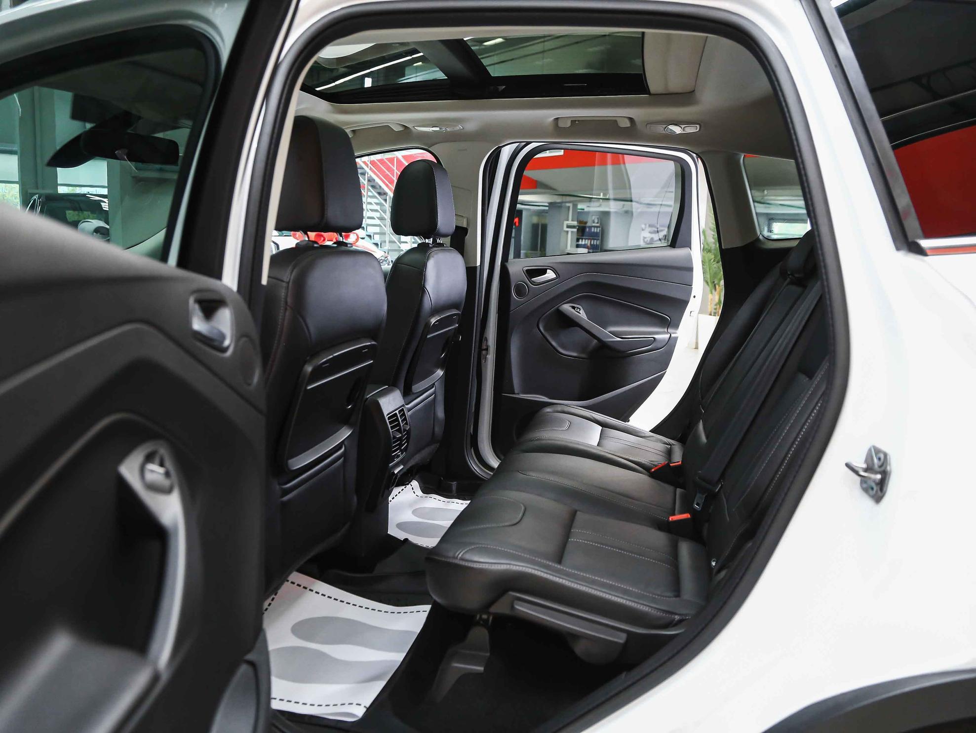 Ford Kuga 2015, белый, ДЦ Орехово