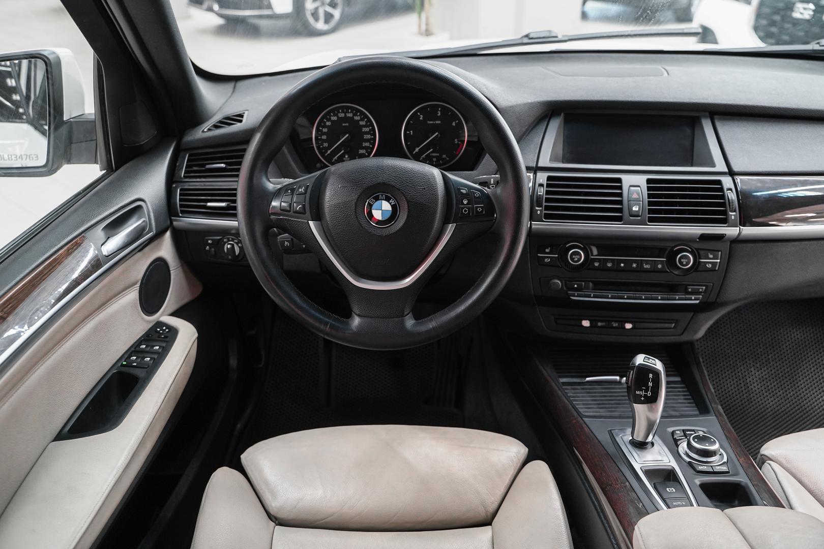 BMW X5 2012, белый, ДЦ Орехово