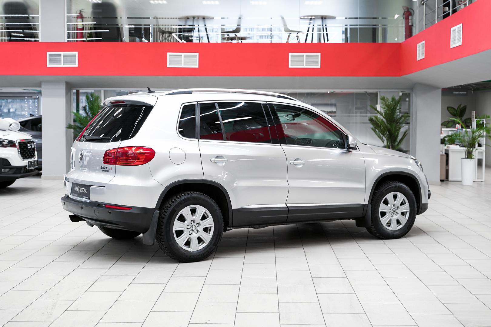 Volkswagen Tiguan 2012, серебряный, ДЦ Орехово