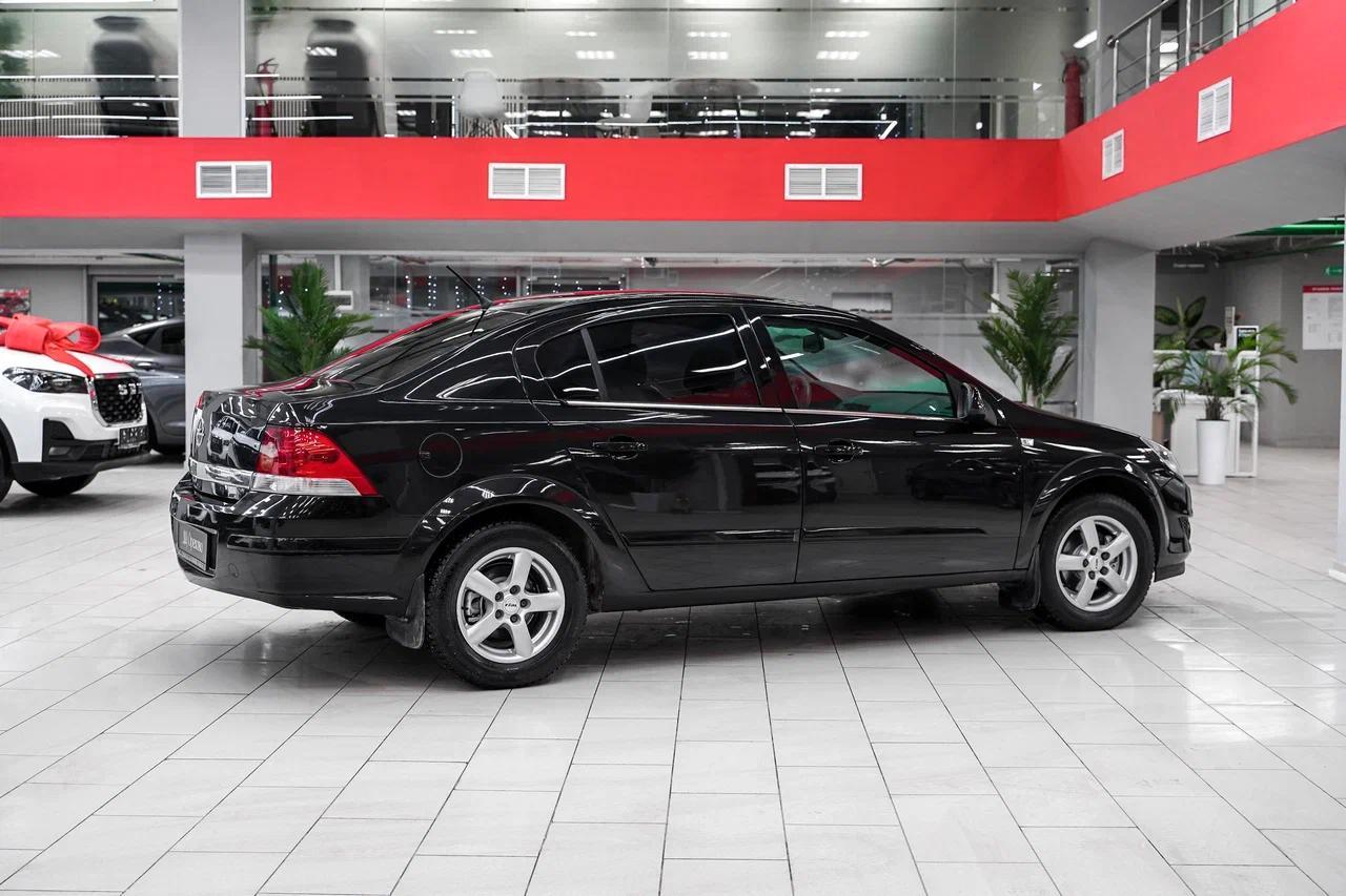 Opel Astra 2010, черный, ДЦ Орехово