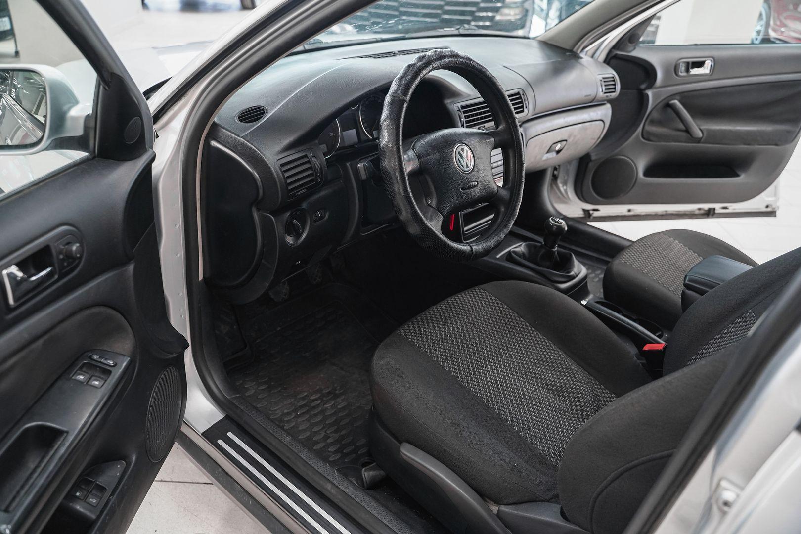 Volkswagen Passat 2001, серебряный, ДЦ Орехово