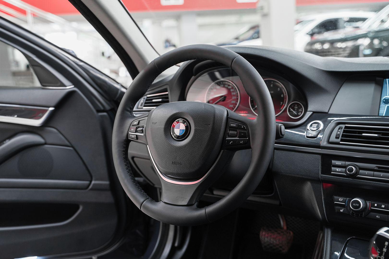 BMW 5 серии 2012, синий, ДЦ Орехово
