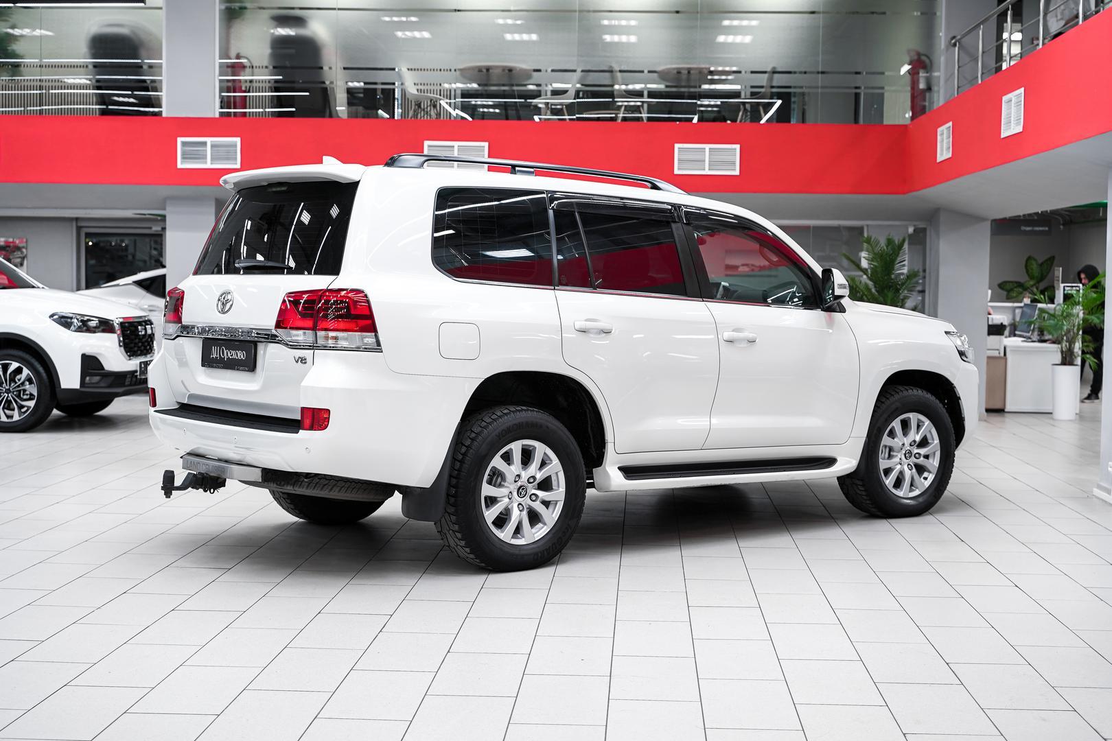 Toyota Land Cruiser 2018, белый, ДЦ Орехово