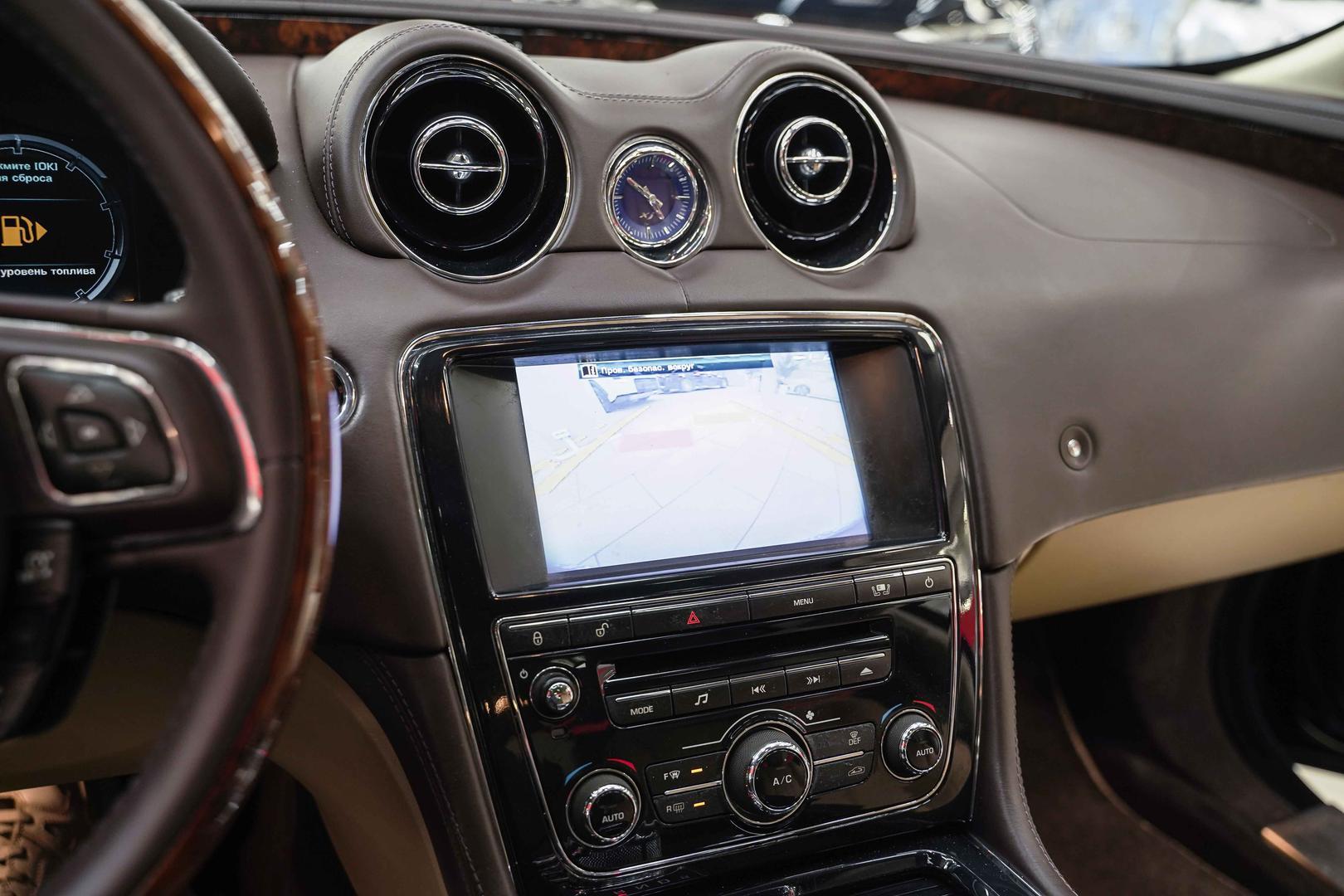 Jaguar XJ 2011, коричневый, ДЦ Орехово