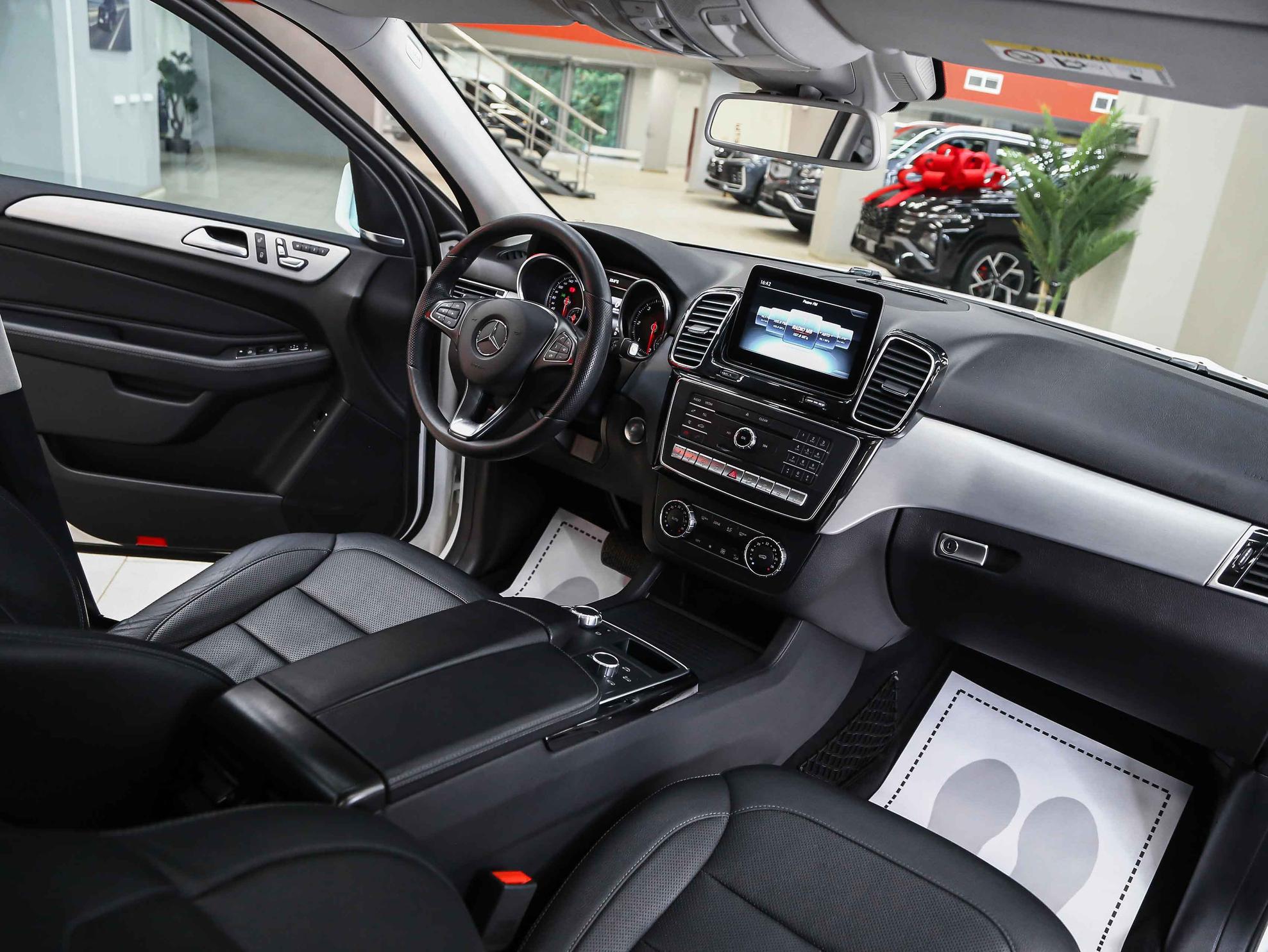Mercedes-Benz GLE 2016, белый, ДЦ Орехово
