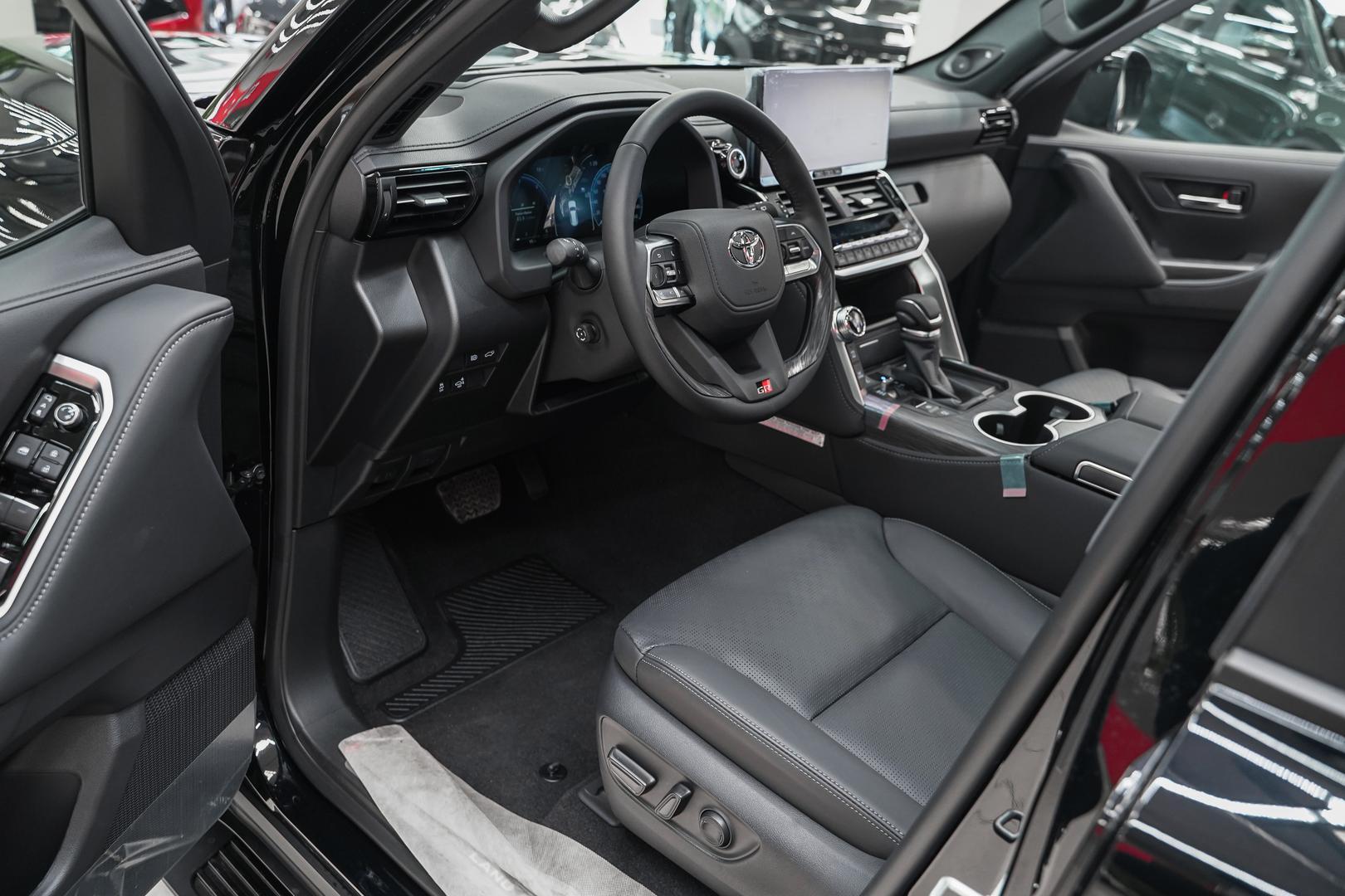 Toyota Land Cruiser 2025, черный, ДЦ Орехово