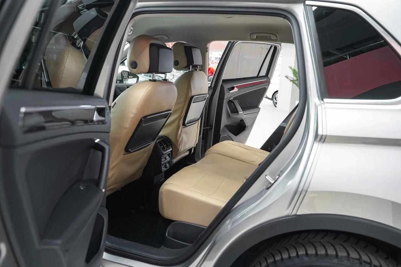 Volkswagen Tiguan 2017, серебряный, ДЦ Орехово
