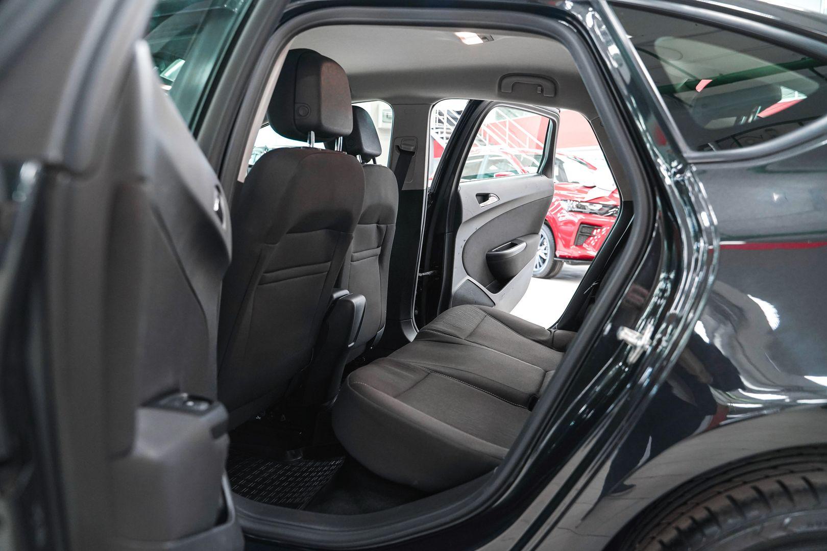 Opel Astra 2013, черный, ДЦ Орехово