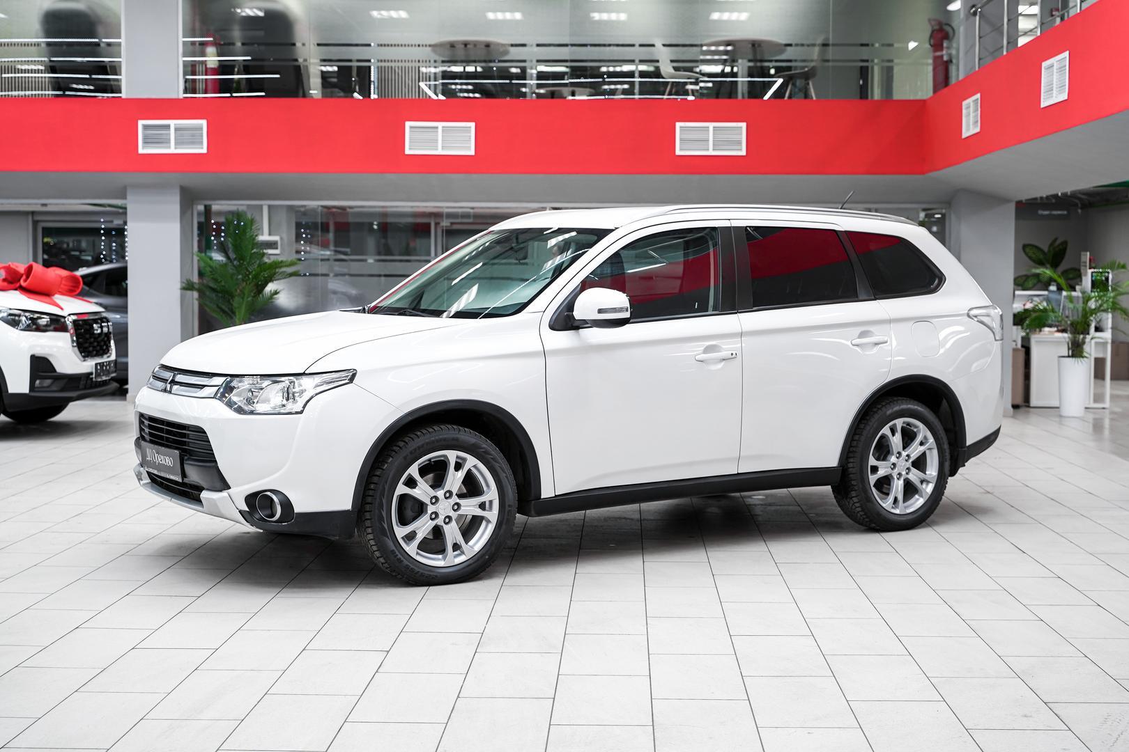 Mitsubishi Outlander 2014, белый, ДЦ Орехово