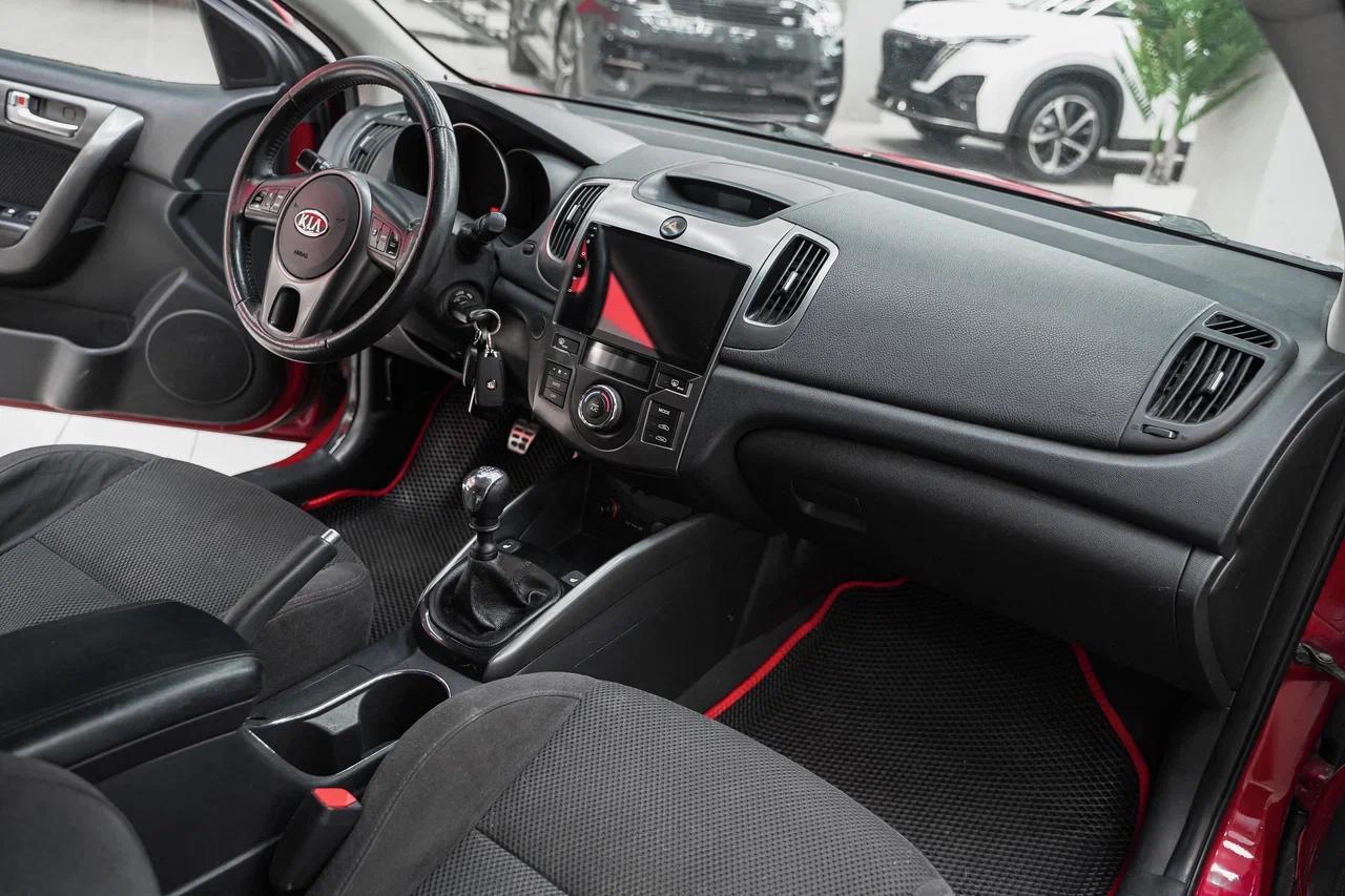 Kia Cerato 2011, красный, ДЦ Орехово