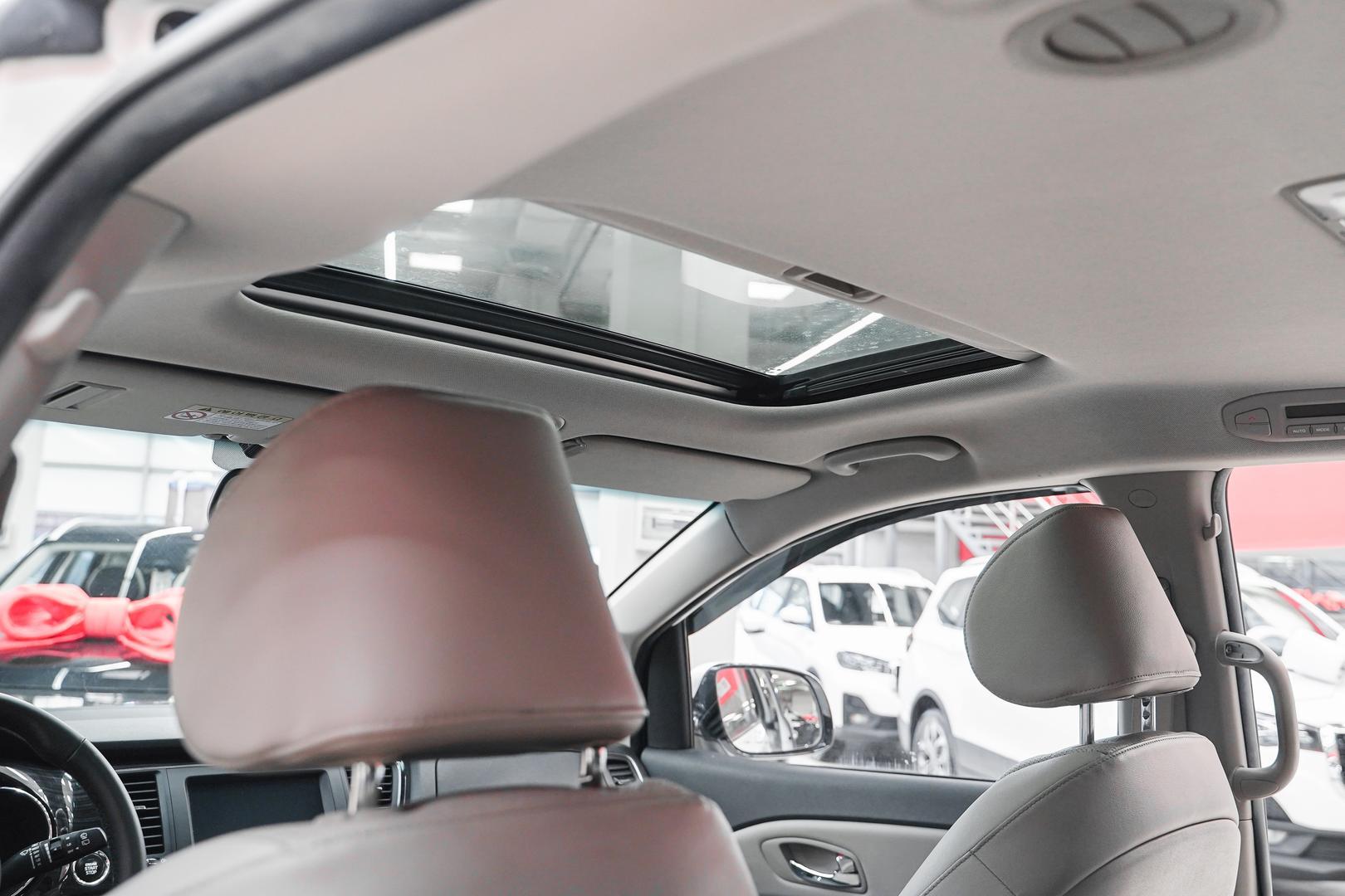 Kia Carnival 2019, белый, ДЦ Орехово