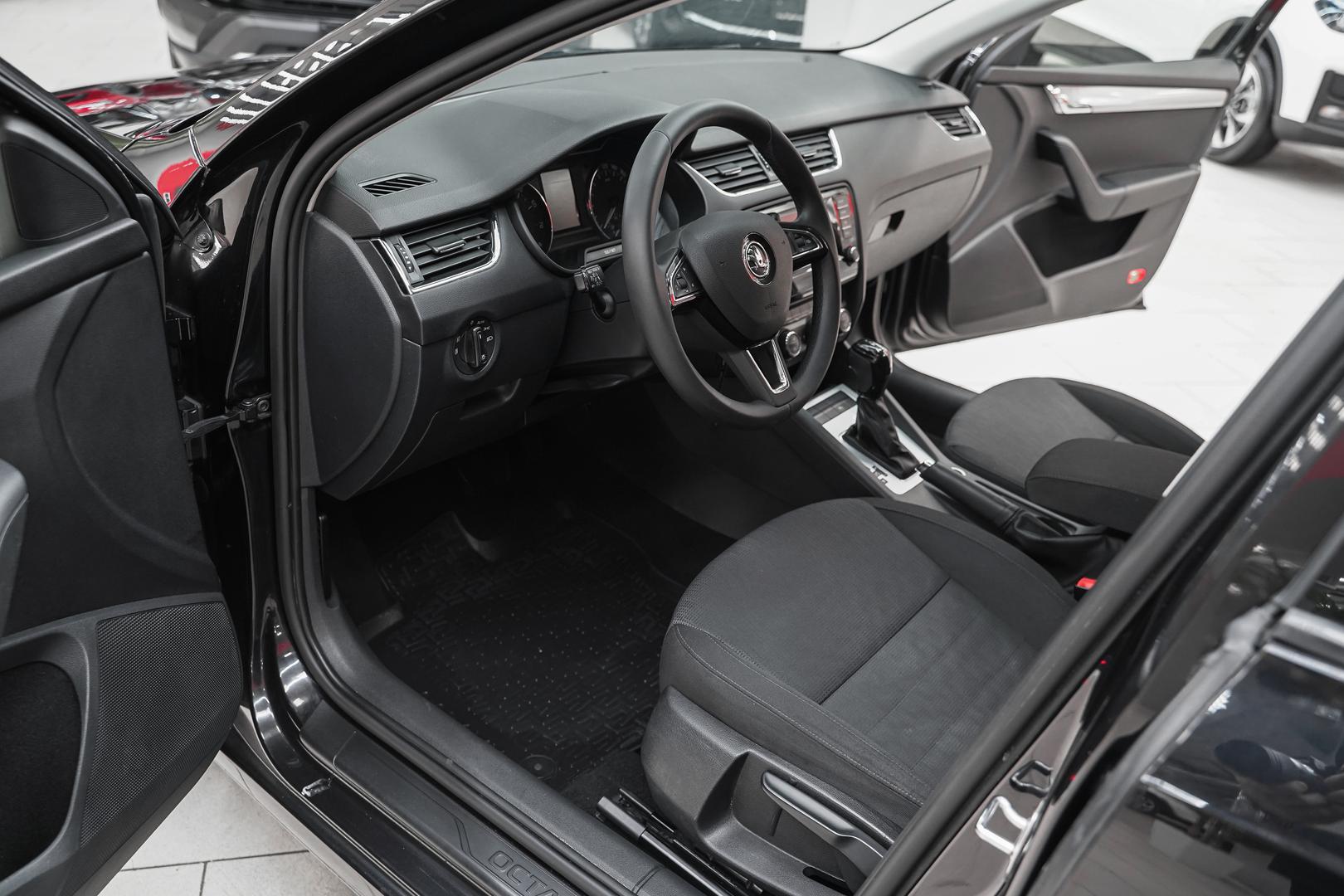 Skoda Octavia 2013, черный, ДЦ Орехово