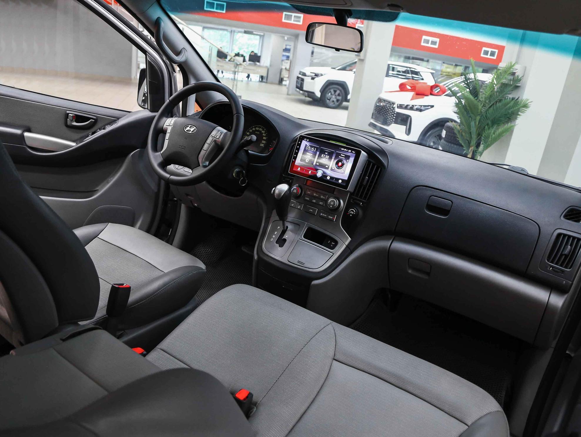 Hyundai Grand Starex 2009, серый, ДЦ Орехово