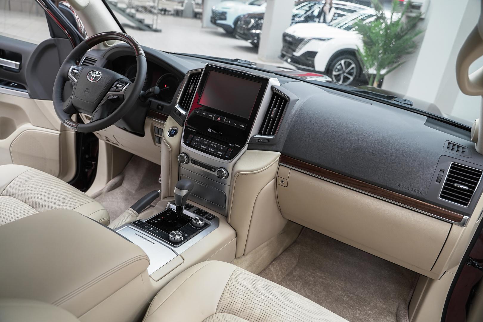 Toyota Land Cruiser 2015, коричневый, ДЦ Орехово