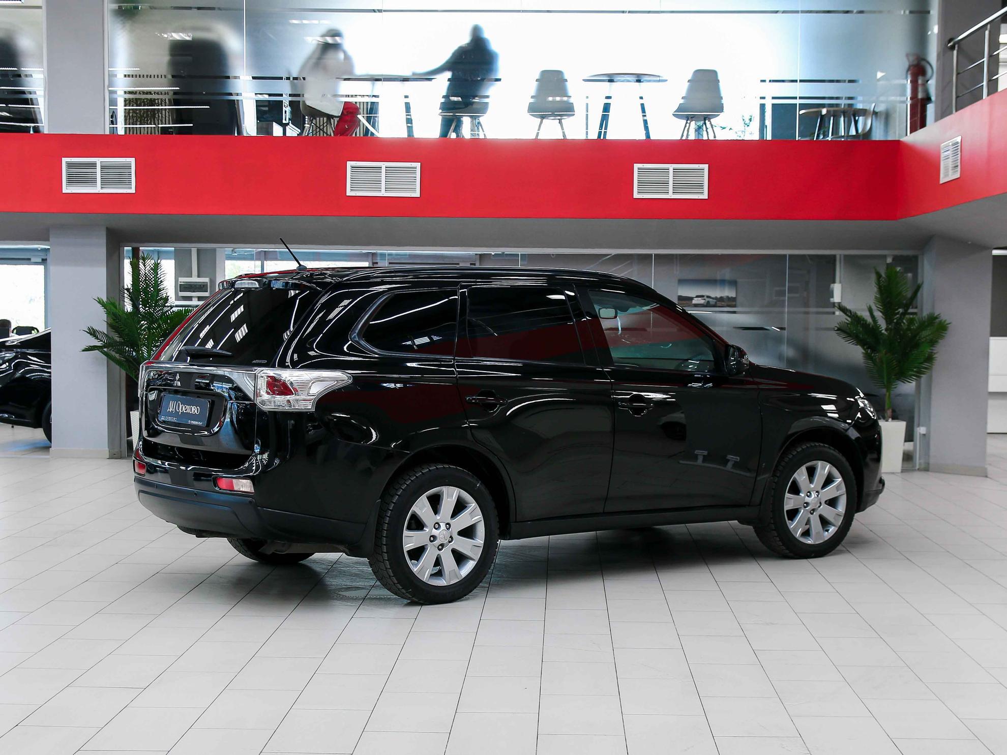 Mitsubishi Outlander 2013, черный, ДЦ Орехово