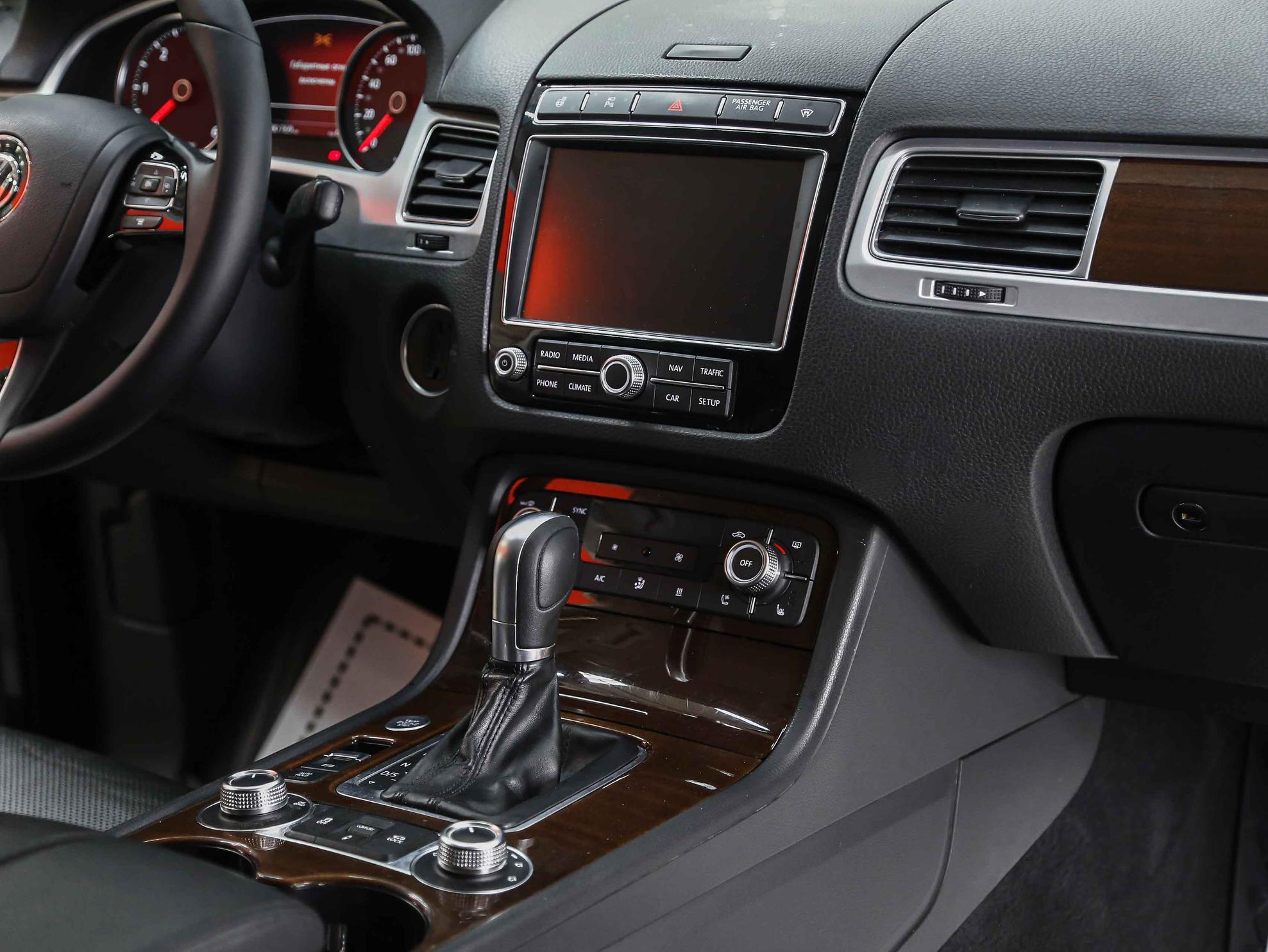 Volkswagen Touareg 2017, коричневый, ДЦ Орехово