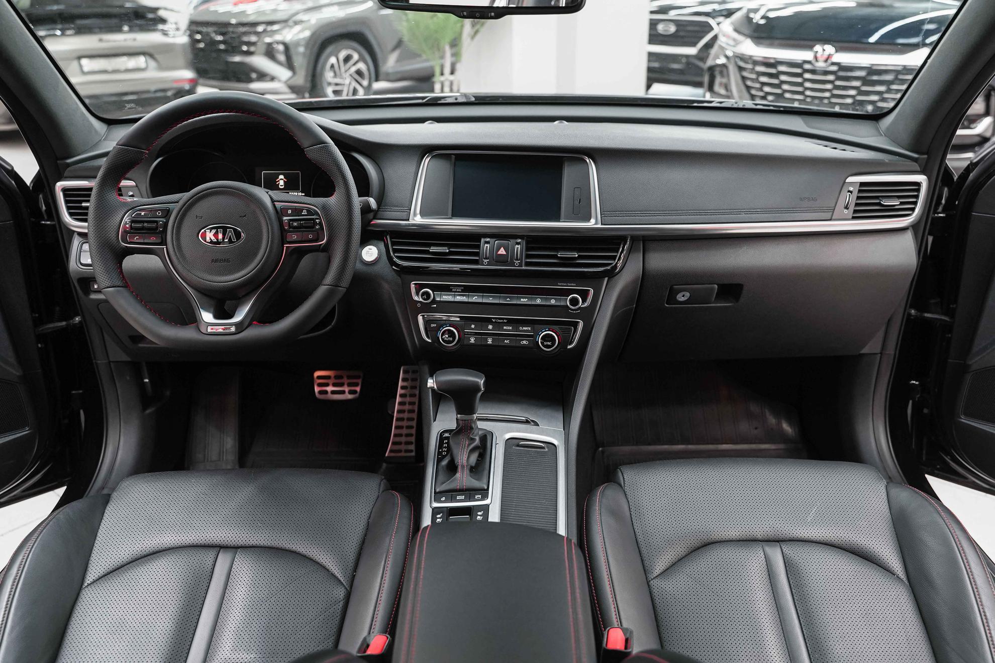 Kia Optima 2016, черный, ДЦ Орехово