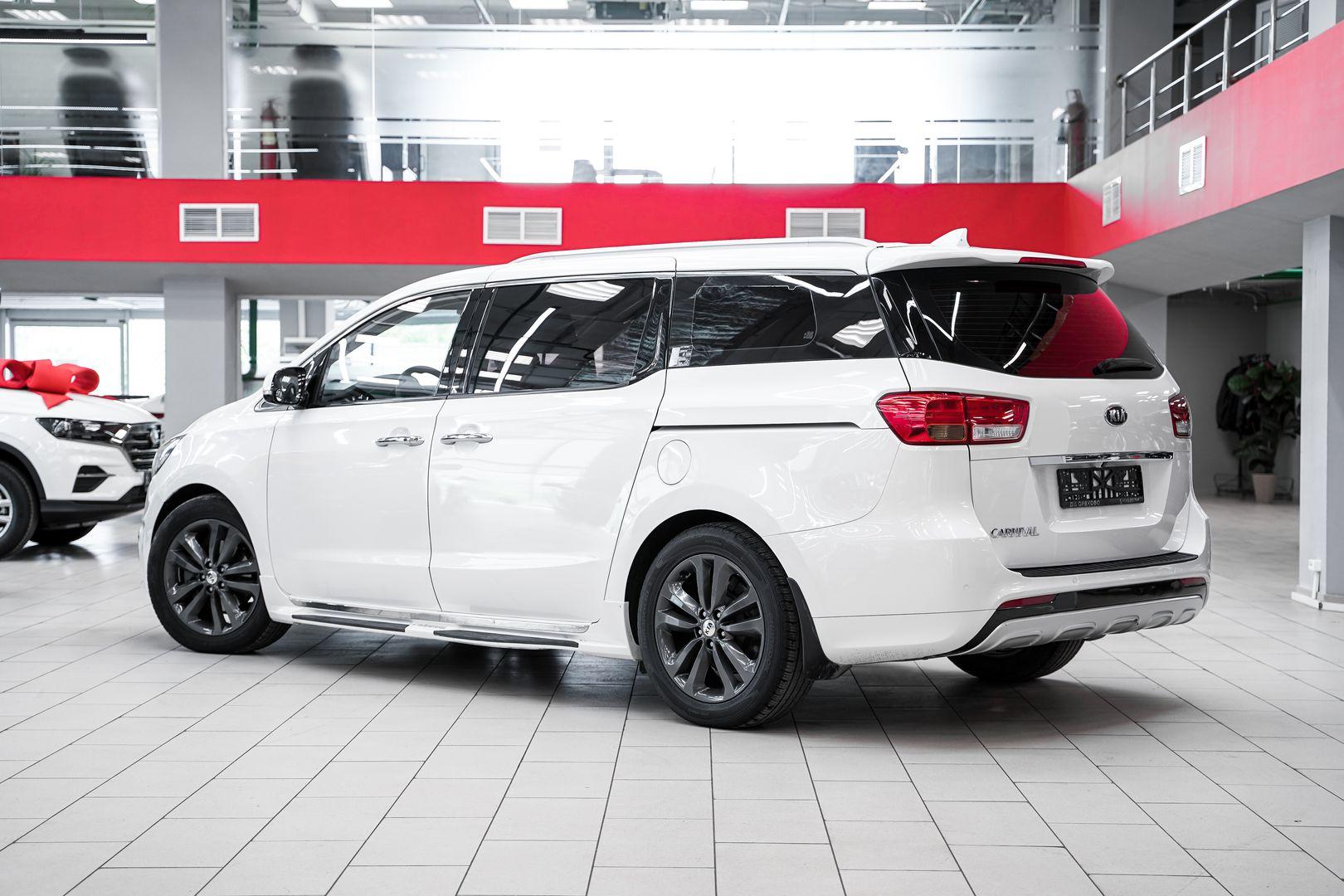 Kia Carnival 2017, белый, ДЦ Орехово