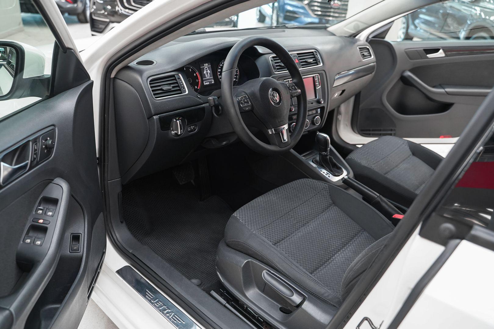 Volkswagen Jetta 2013, белый, ДЦ Орехово