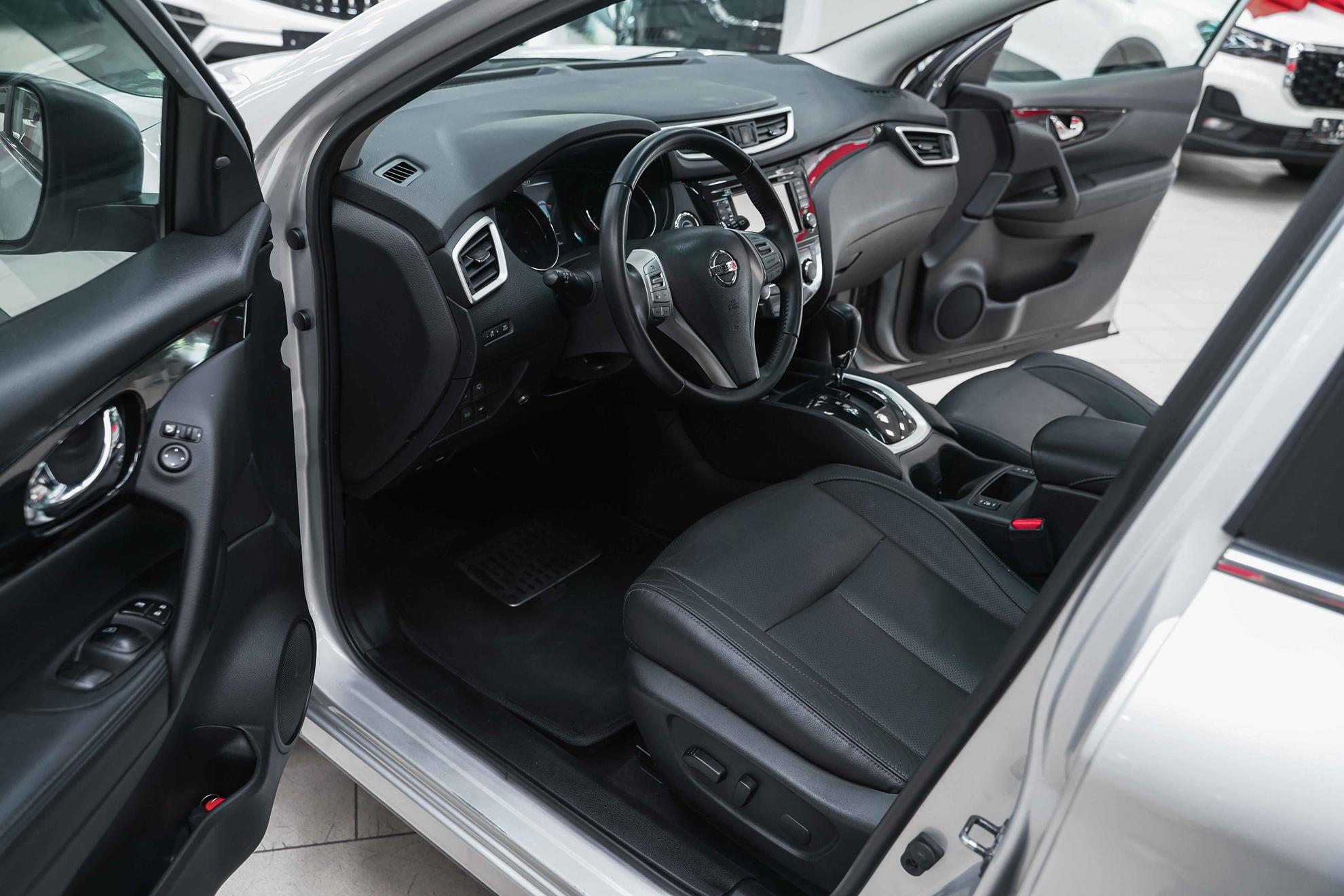 Nissan Qashqai 2015, серебряный, ДЦ Орехово
