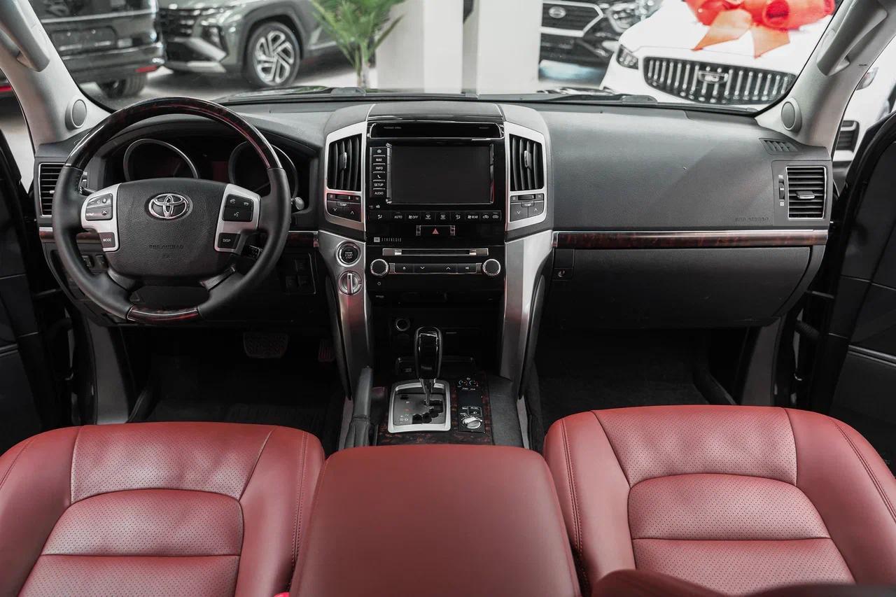 Toyota Land Cruiser 2012, черный, ДЦ Орехово