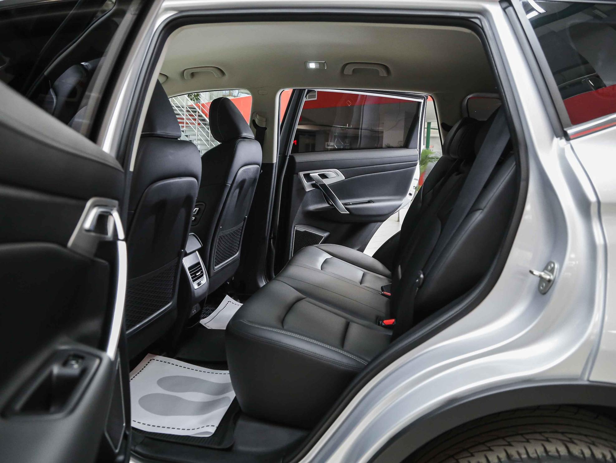 Geely Atlas 2021, серебряный, ДЦ Орехово