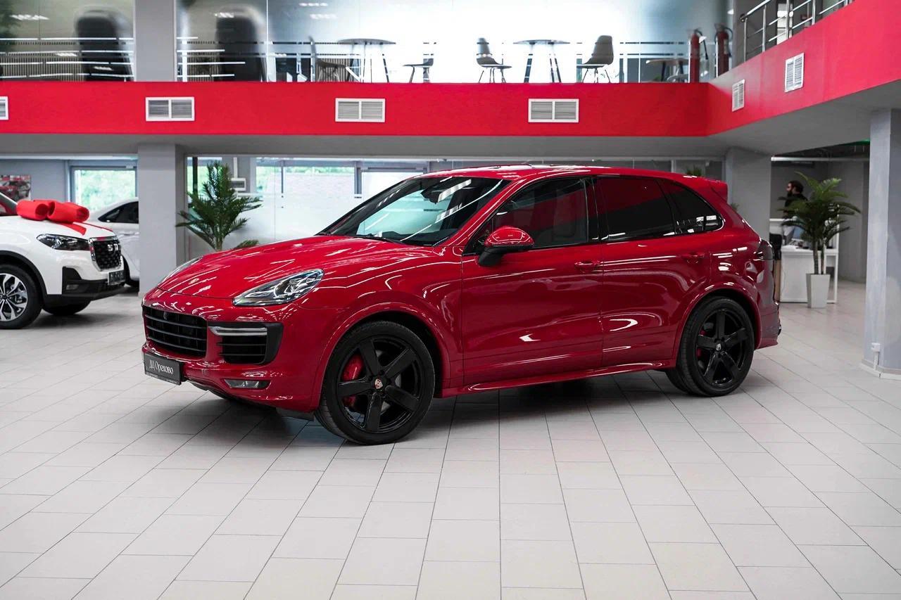 Porsche Cayenne 2016, красный, ДЦ Орехово