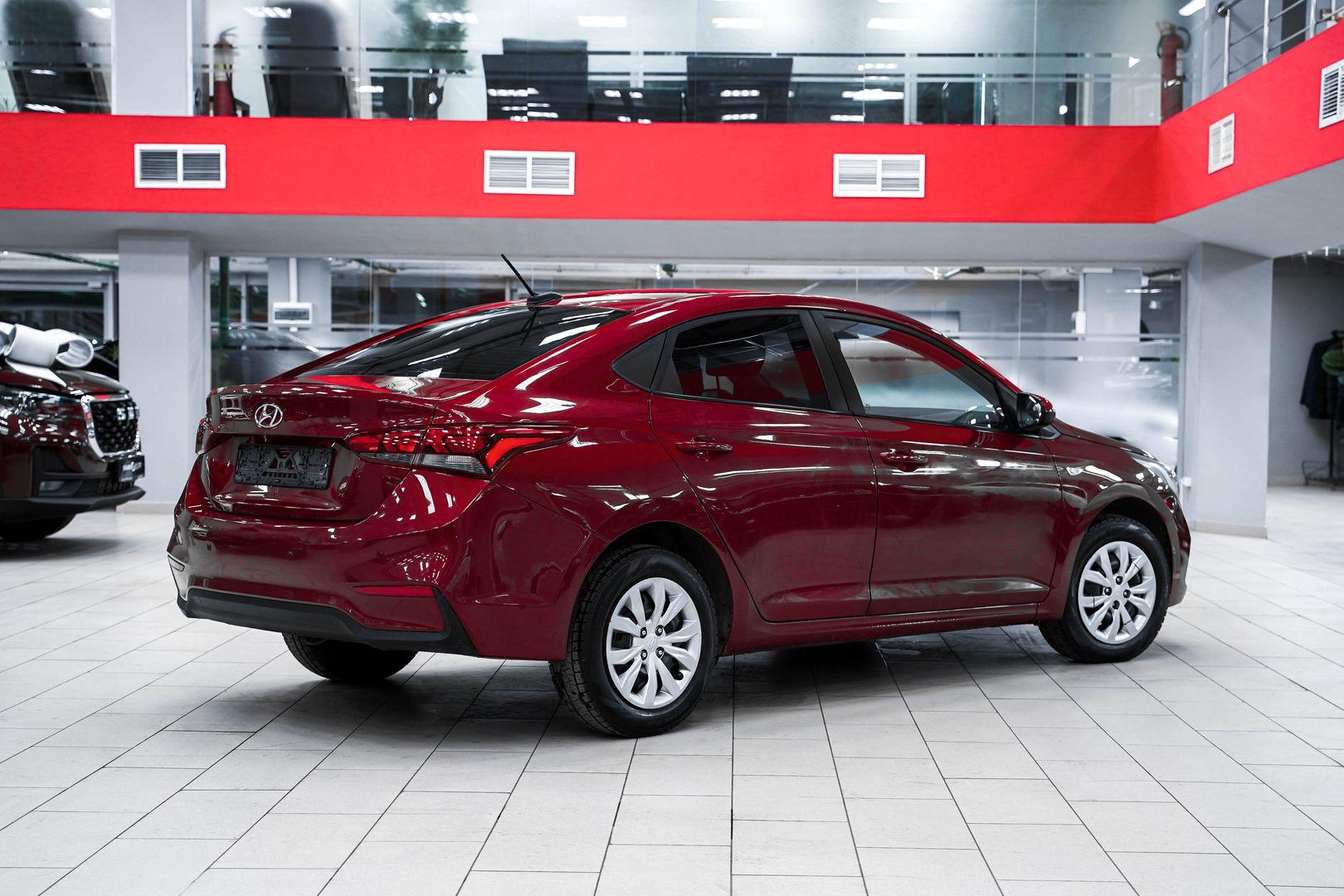 Hyundai Solaris 2018, красный, ДЦ Орехово
