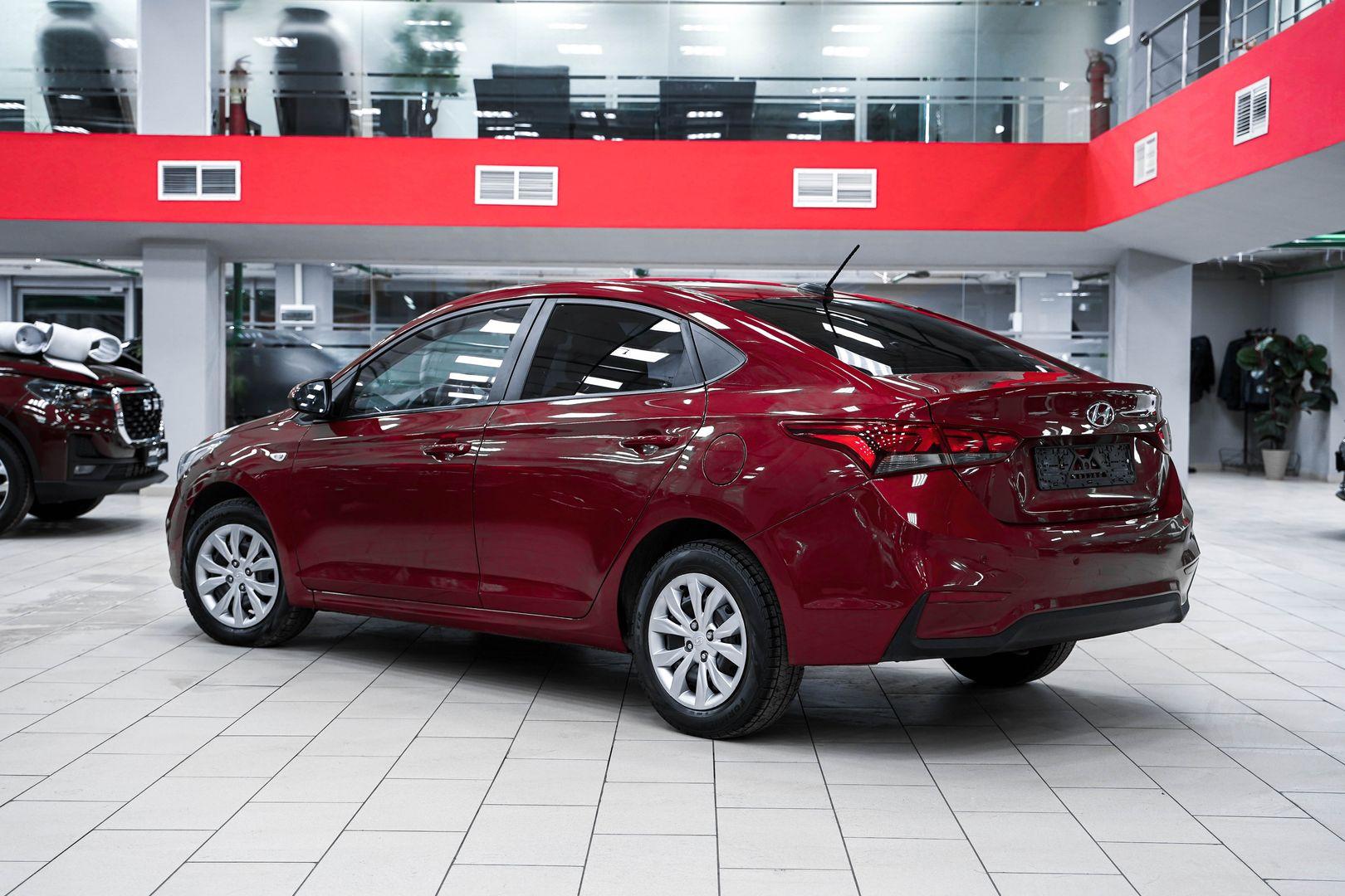 Hyundai Solaris 2018, красный, ДЦ Орехово